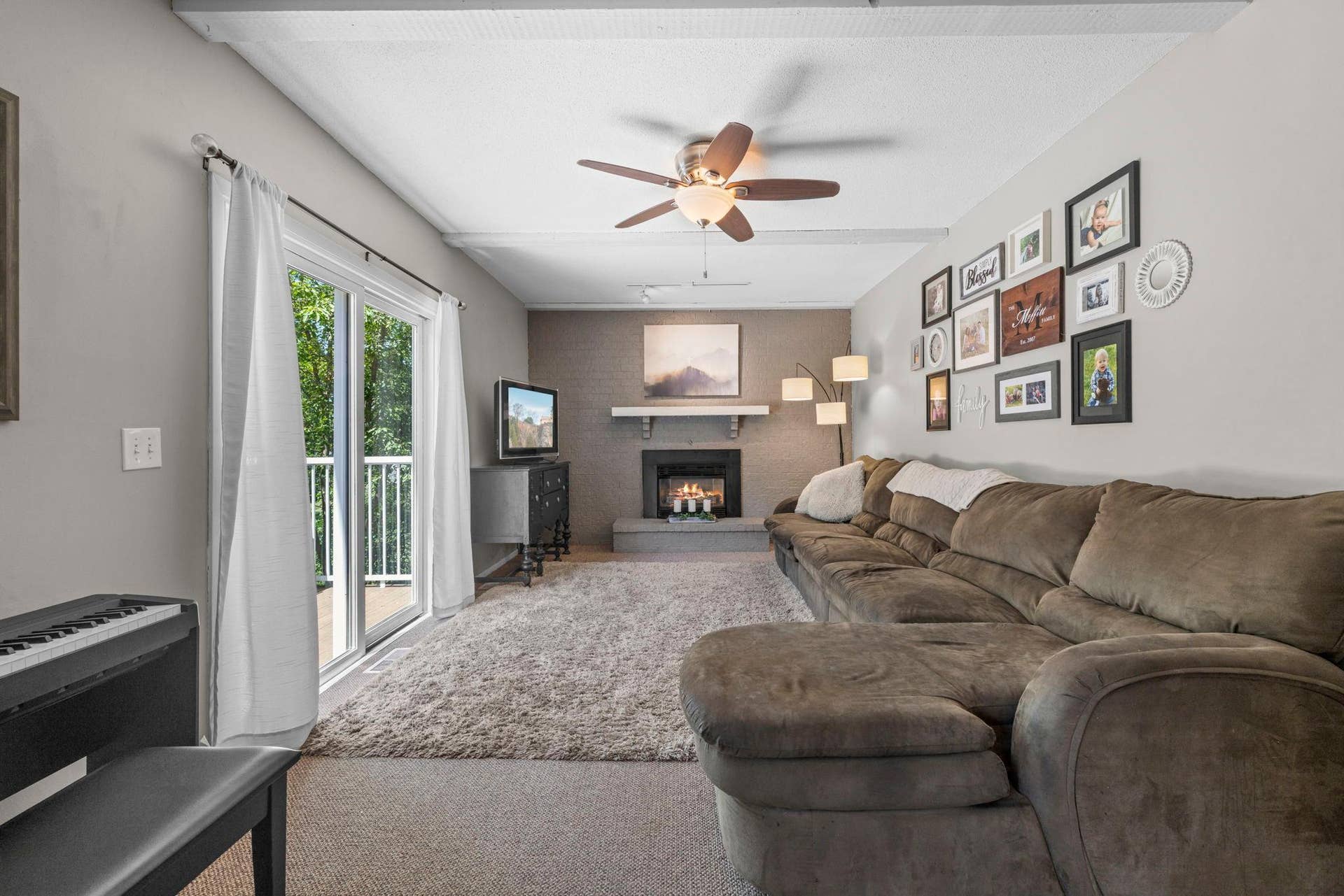 10500 Utah Road, Bloomington, MN 55438 Main level family room and walk-out doors to deck