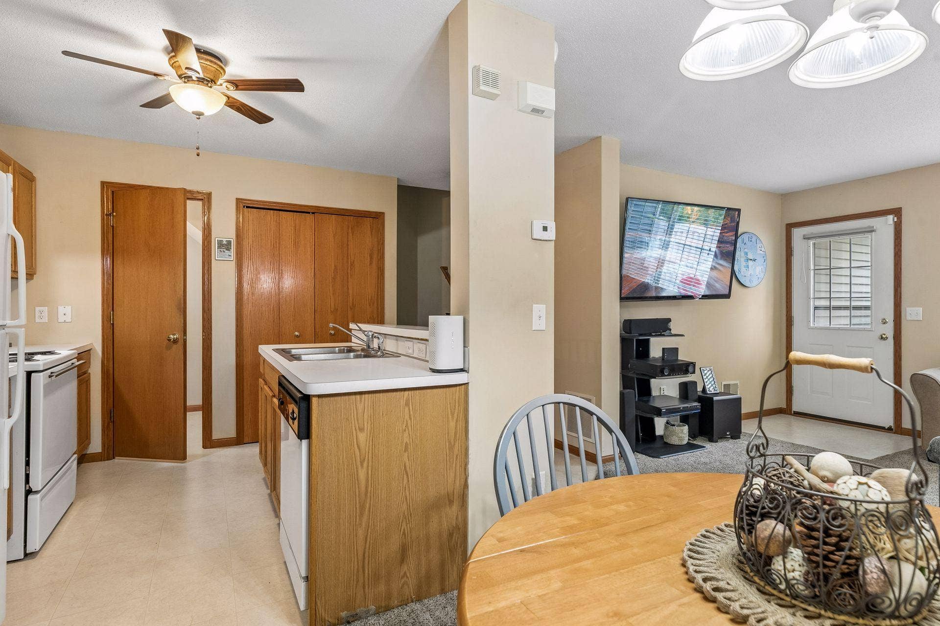 6991 21st Street N, Oakdale, MN 55128 6991 21st Street N, Oakdale, MN 55128