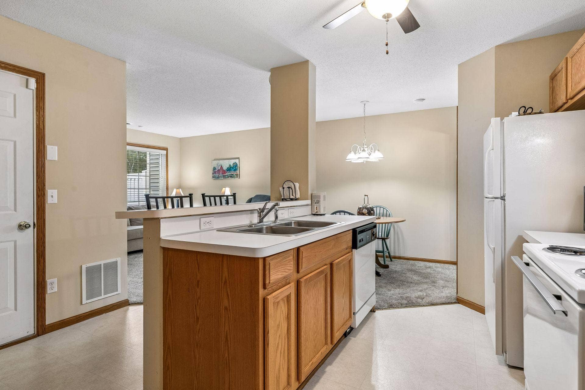 6991 21st Street N, Oakdale, MN 55128 6991 21st Street N, Oakdale, MN 55128