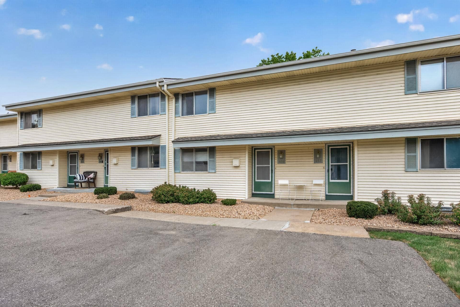 459 Mailand Court S, Maplewood, MN 55119 Welcome home to 459 Mailand Avenue in Maplewood MN!