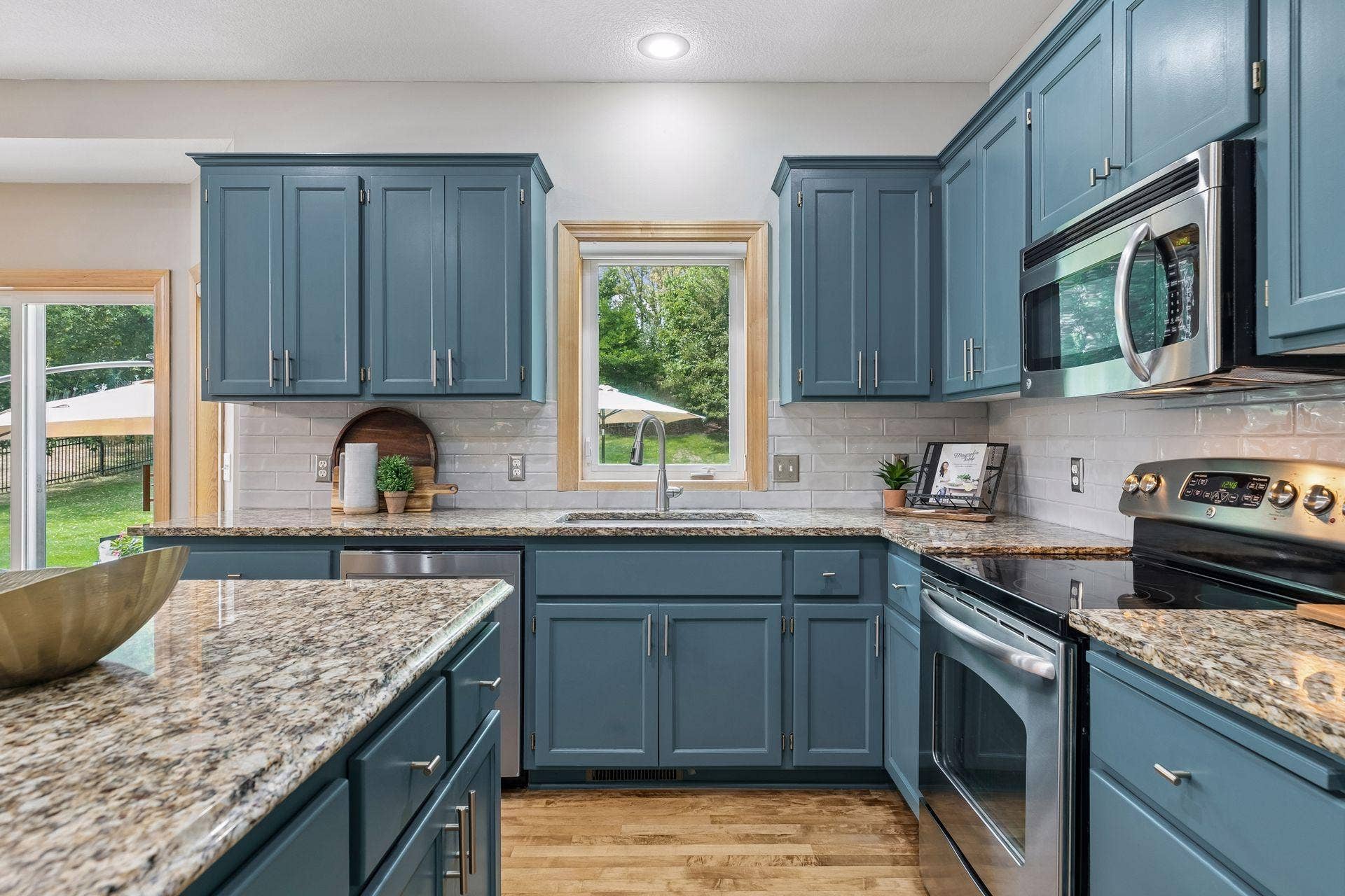 8053 Enclave Bay, Woodbury, MN 55125 8053 Enclave Bay, Woodbury, MN 55125