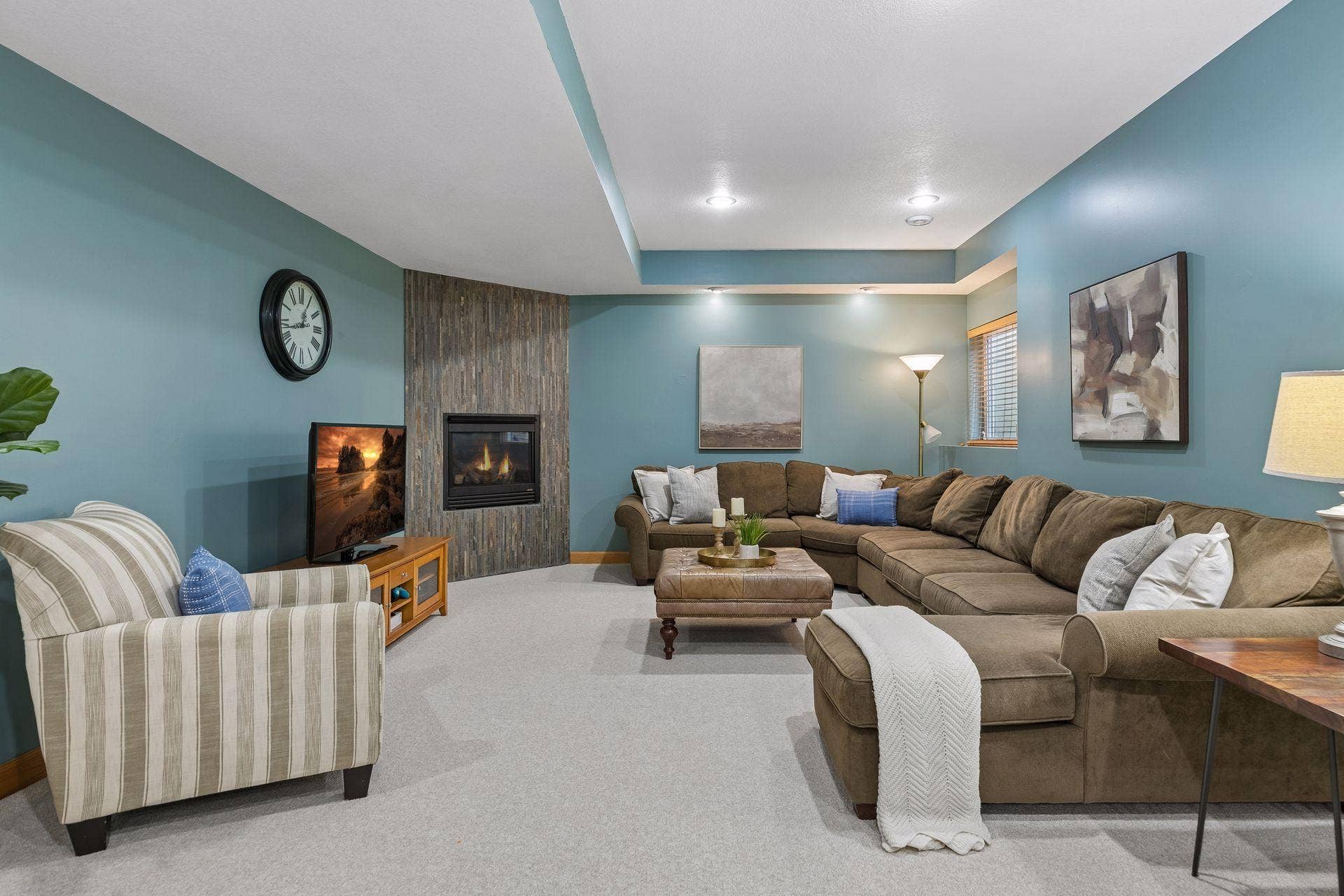 8053 Enclave Bay, Woodbury, MN 55125 8053 Enclave Bay, Woodbury, MN 55125
