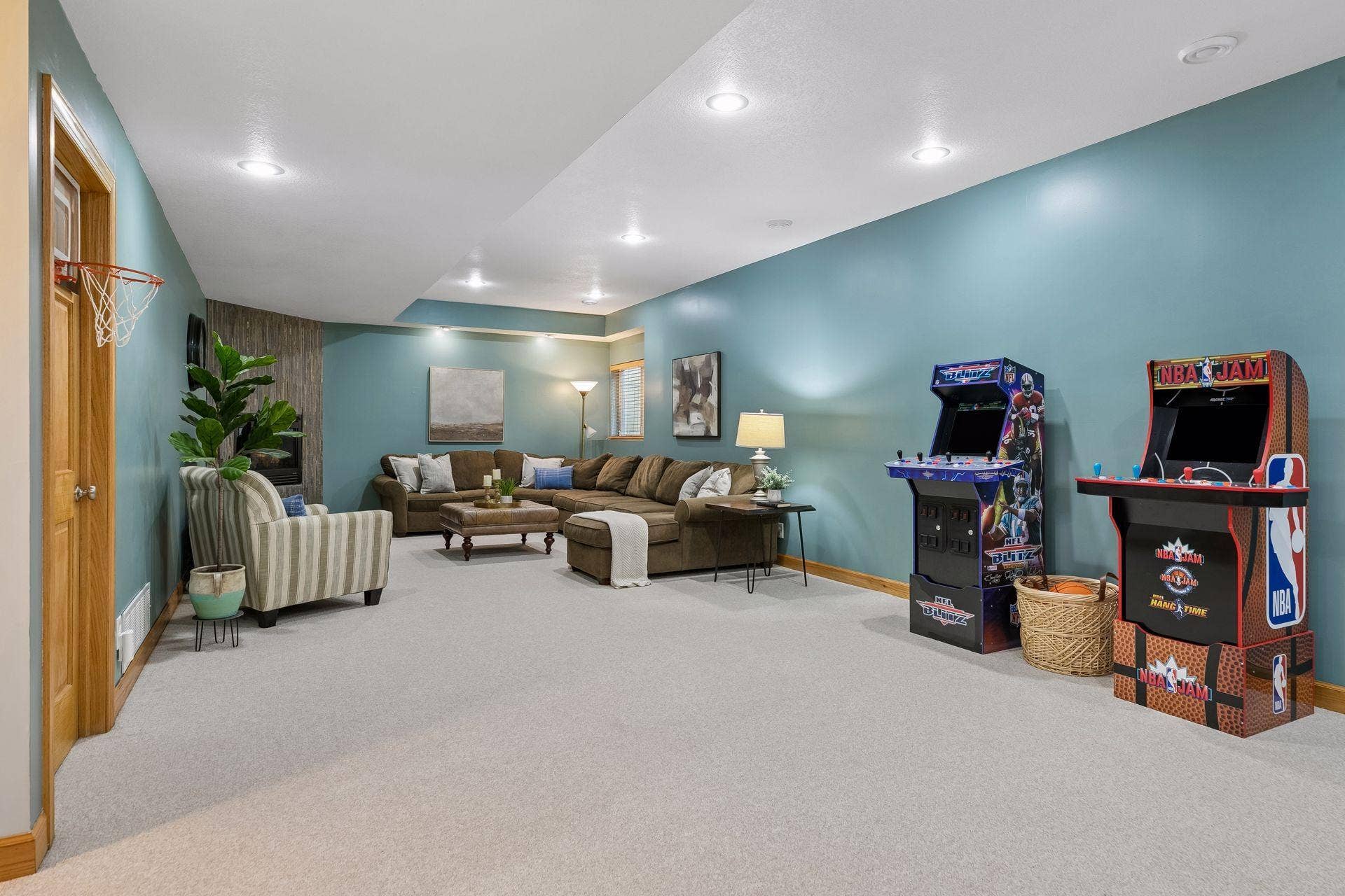 8053 Enclave Bay, Woodbury, MN 55125 8053 Enclave Bay, Woodbury, MN 55125