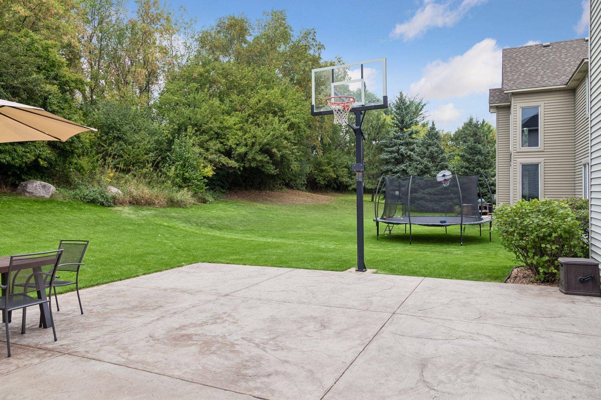 8053 Enclave Bay, Woodbury, MN 55125 8053 Enclave Bay, Woodbury, MN 55125