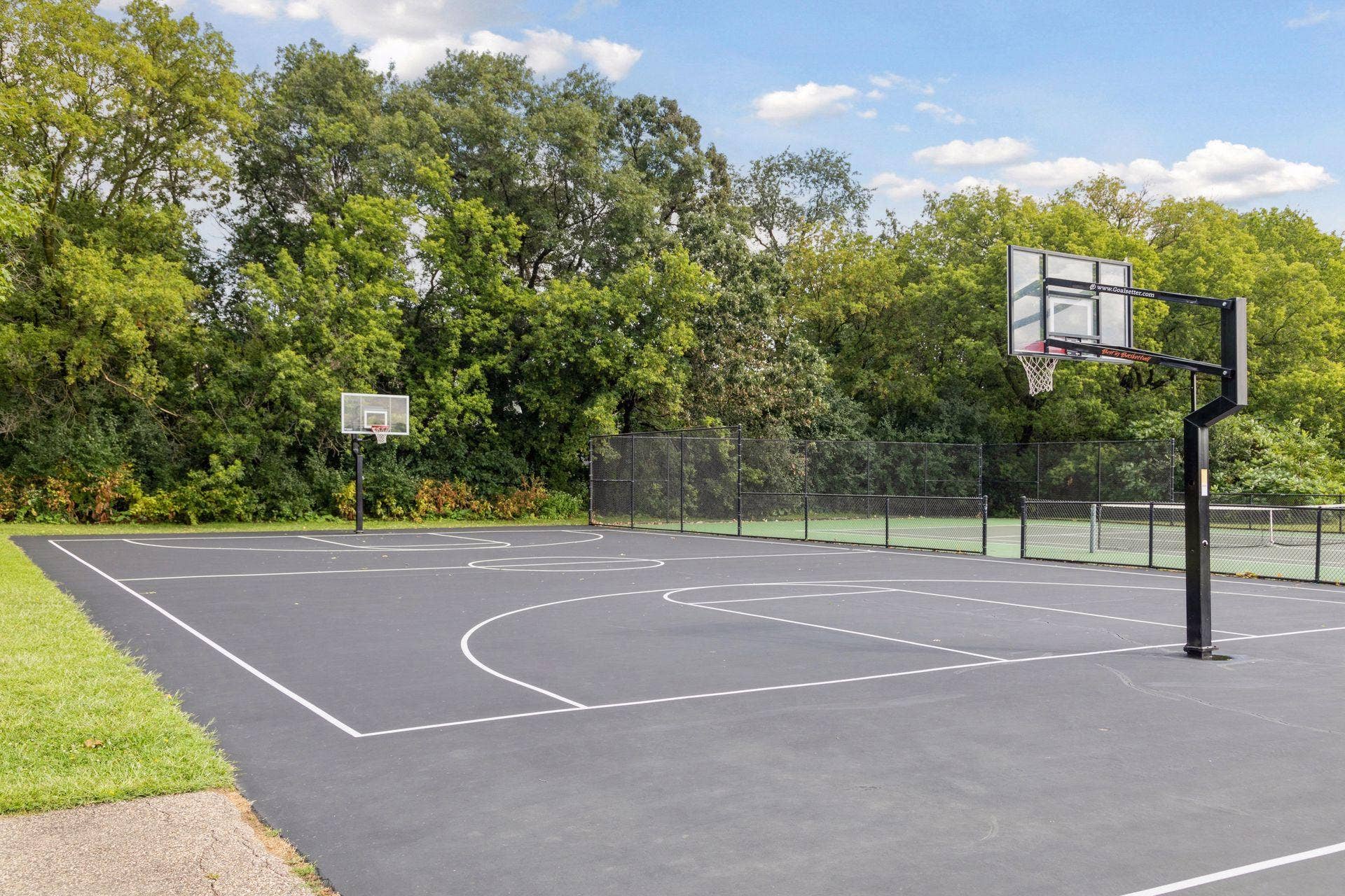 8053 Enclave Bay, Woodbury, MN 55125 Ridge Park Basketball Court