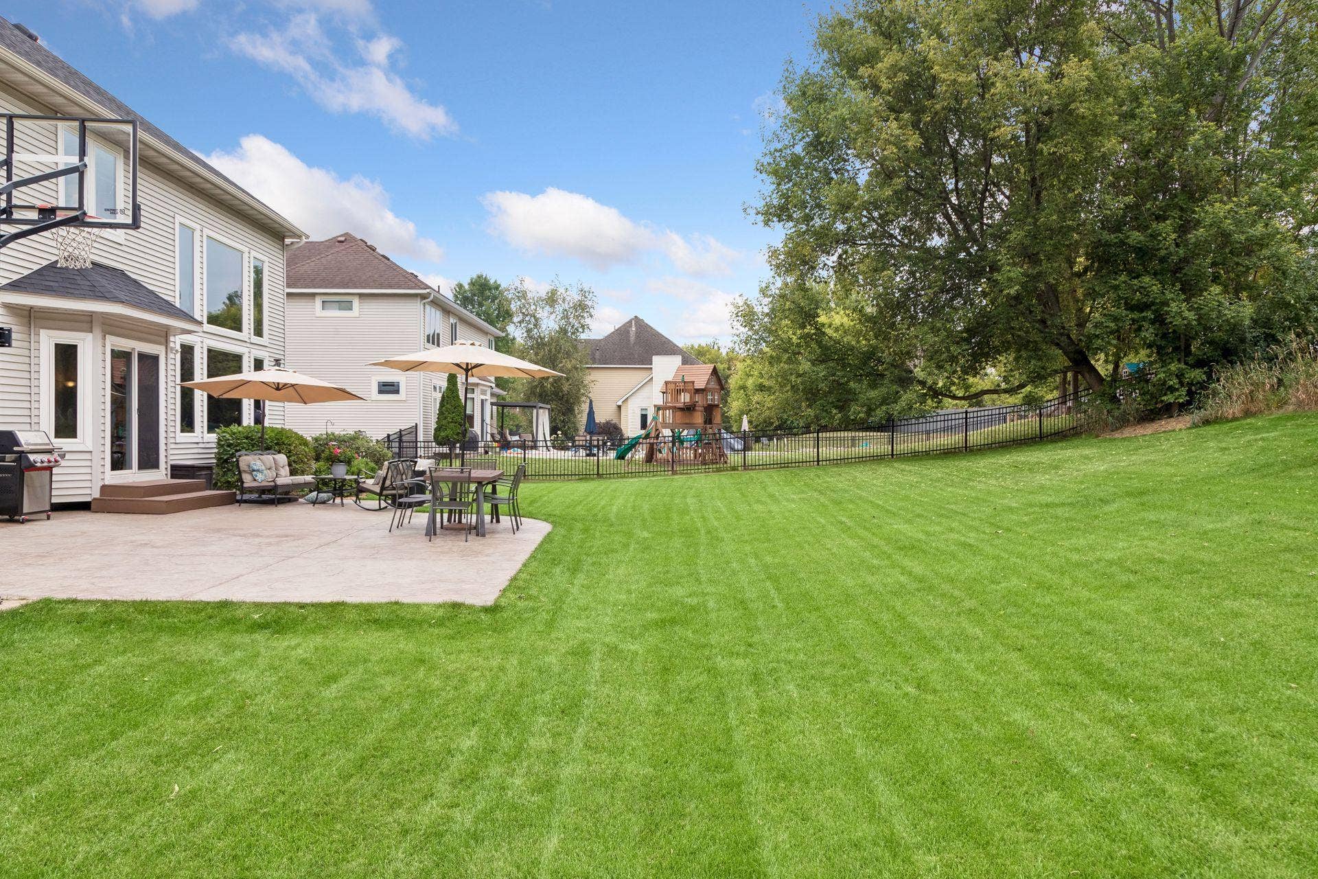 8053 Enclave Bay, Woodbury, MN 55125 8053 Enclave Bay, Woodbury, MN 55125