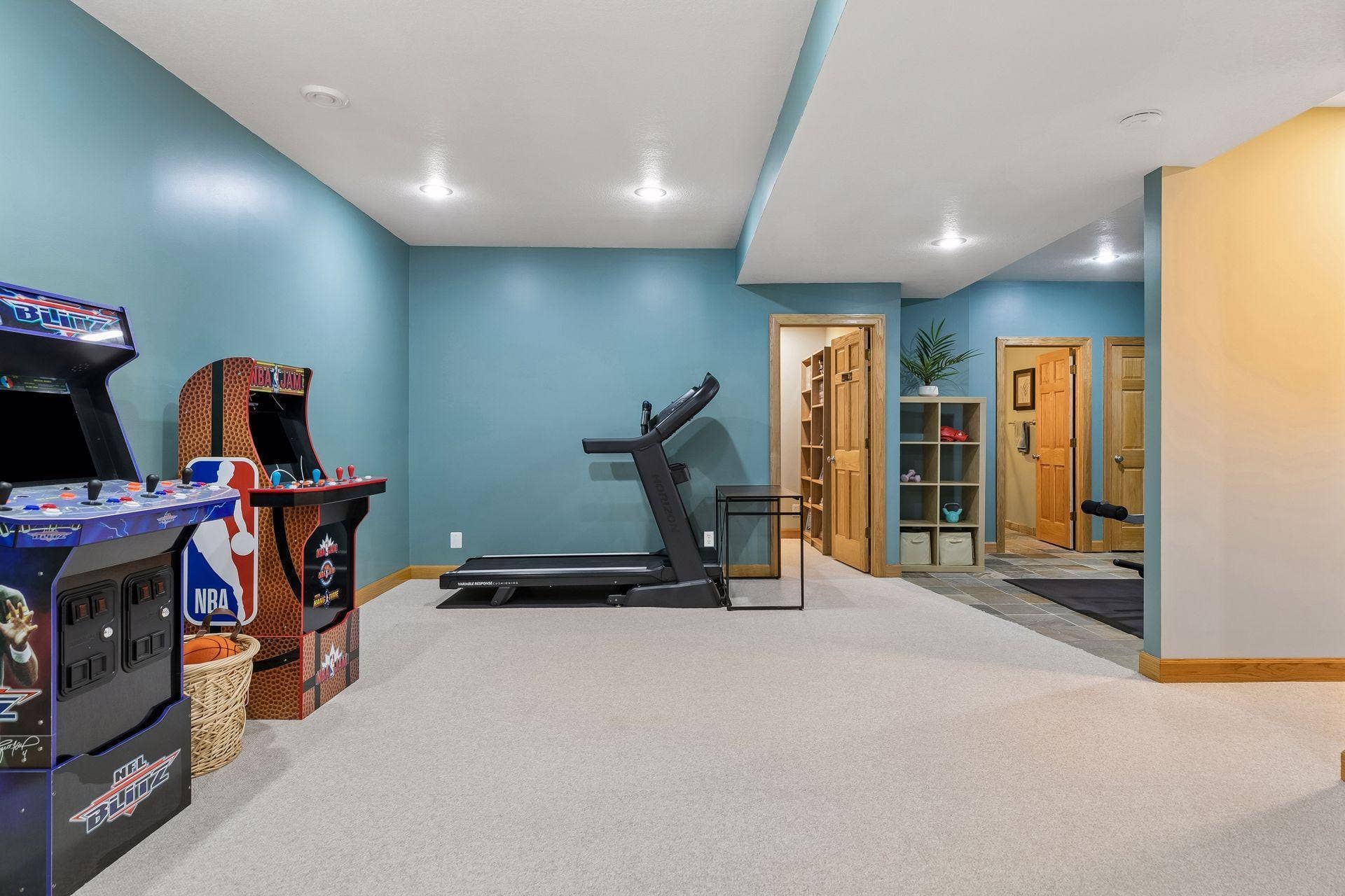 8053 Enclave Bay, Woodbury, MN 55125 8053 Enclave Bay, Woodbury, MN 55125