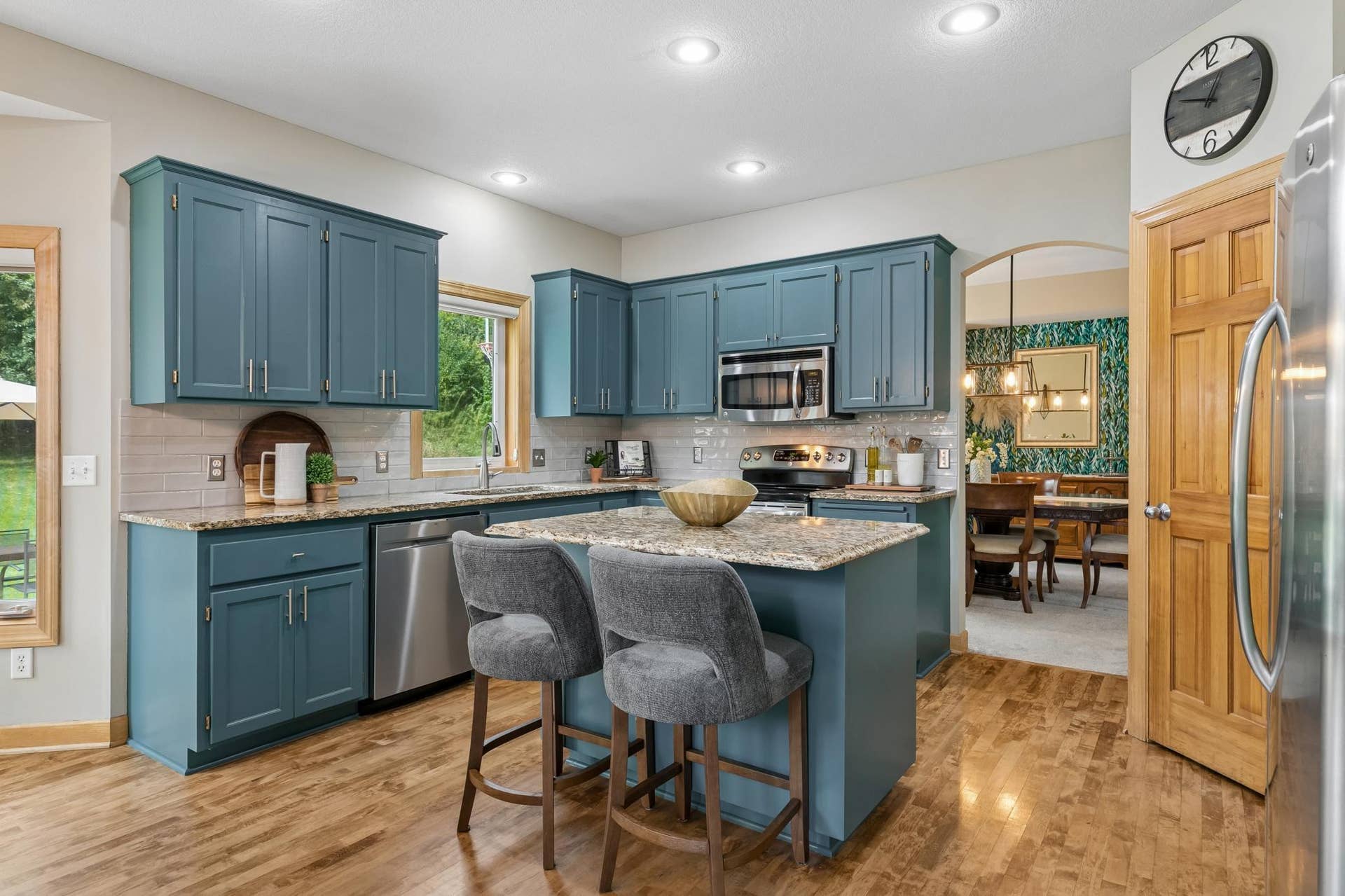 8053 Enclave Bay, Woodbury, MN 55125 8053 Enclave Bay, Woodbury, MN 55125