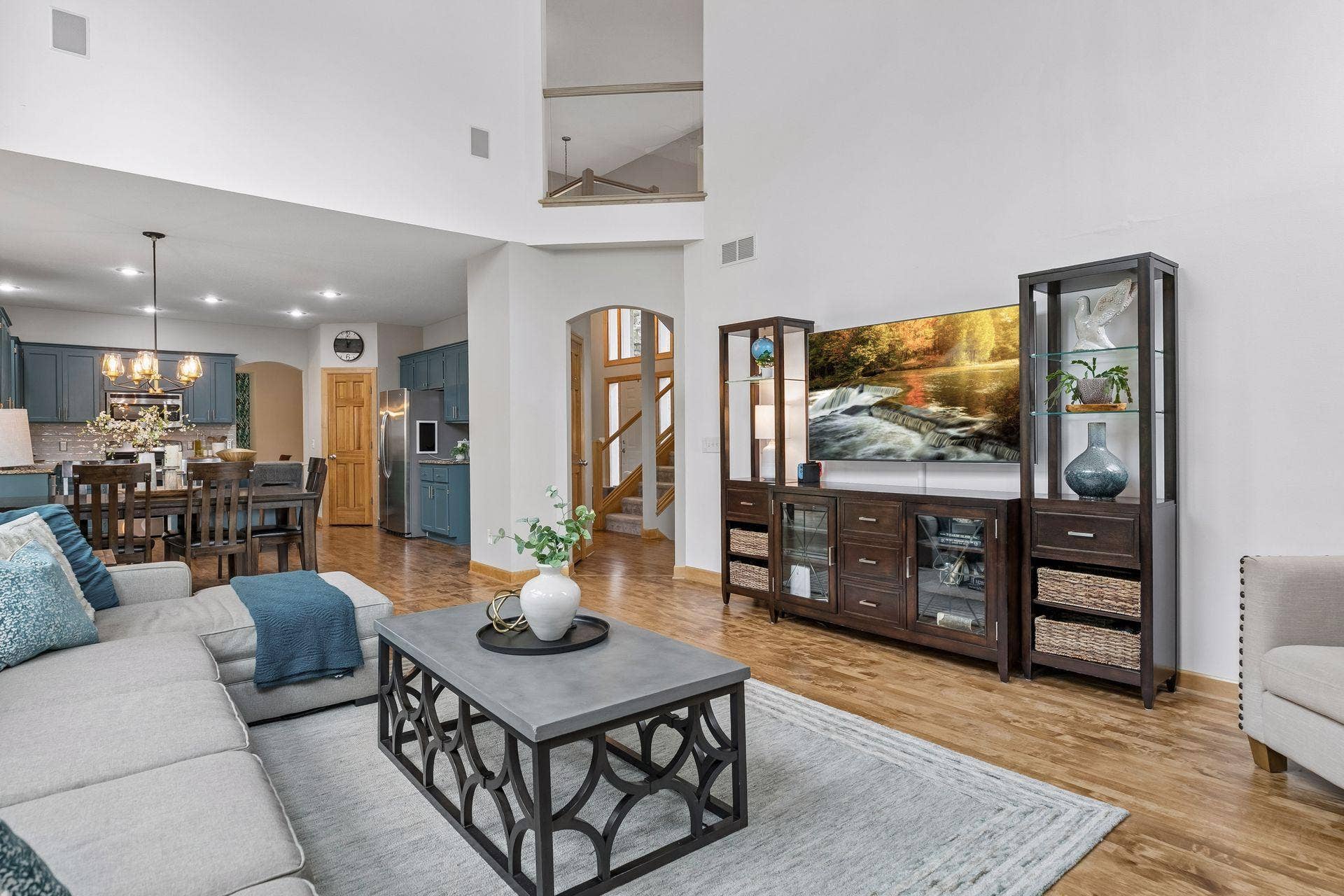 8053 Enclave Bay, Woodbury, MN 55125 8053 Enclave Bay, Woodbury, MN 55125