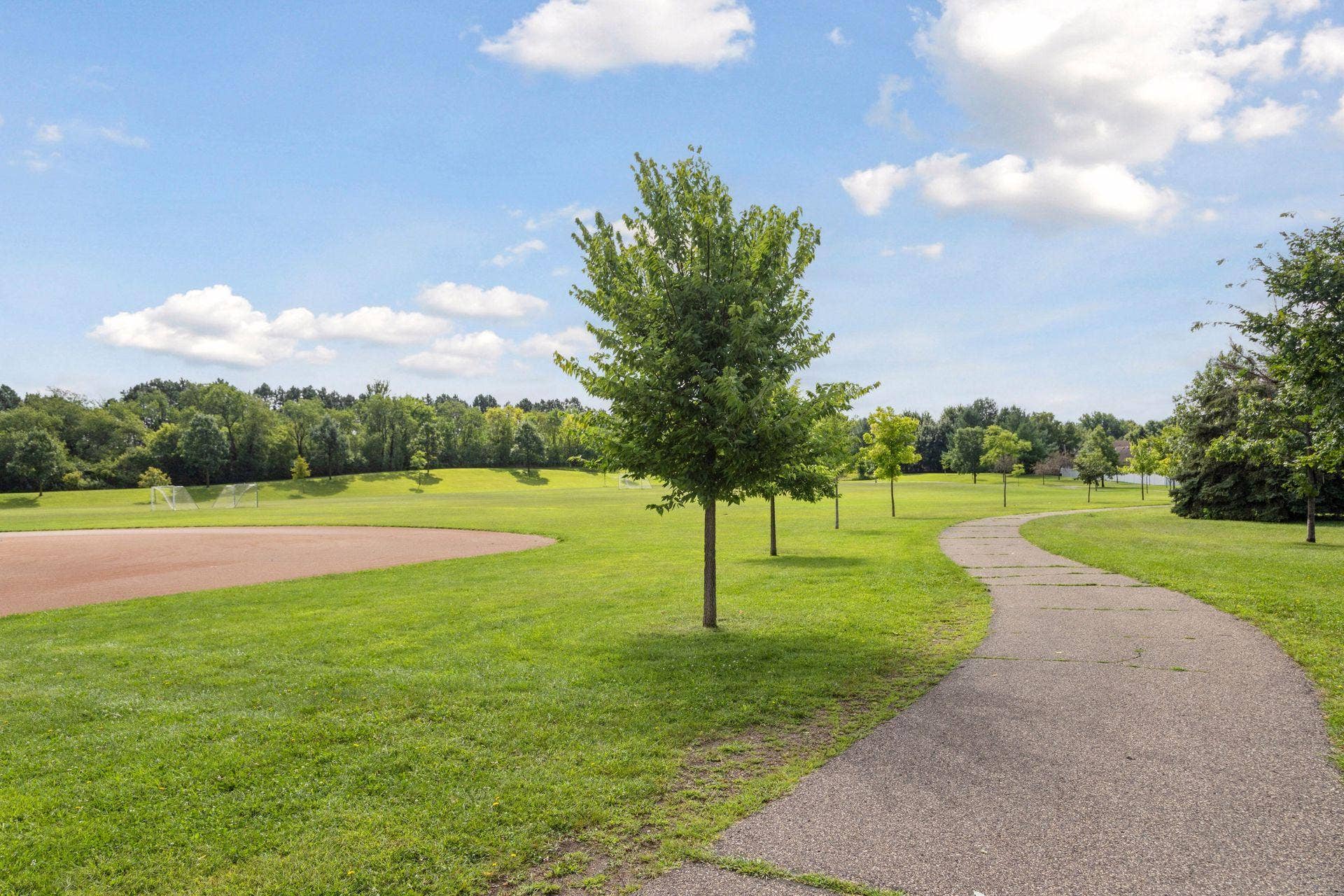 8053 Enclave Bay, Woodbury, MN 55125 Ridge Park Trailway