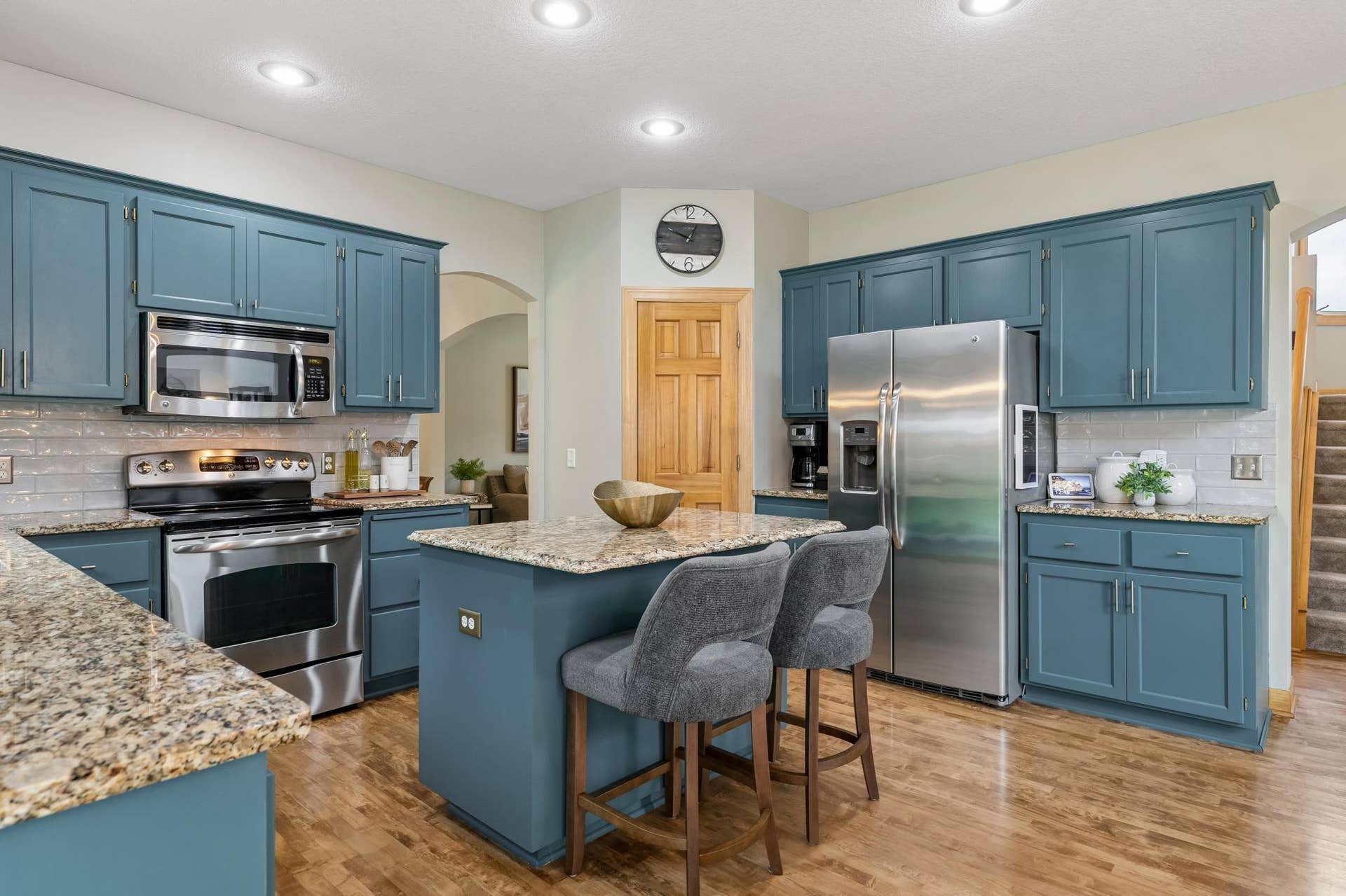 8053 Enclave Bay, Woodbury, MN 55125 8053 Enclave Bay, Woodbury, MN 55125