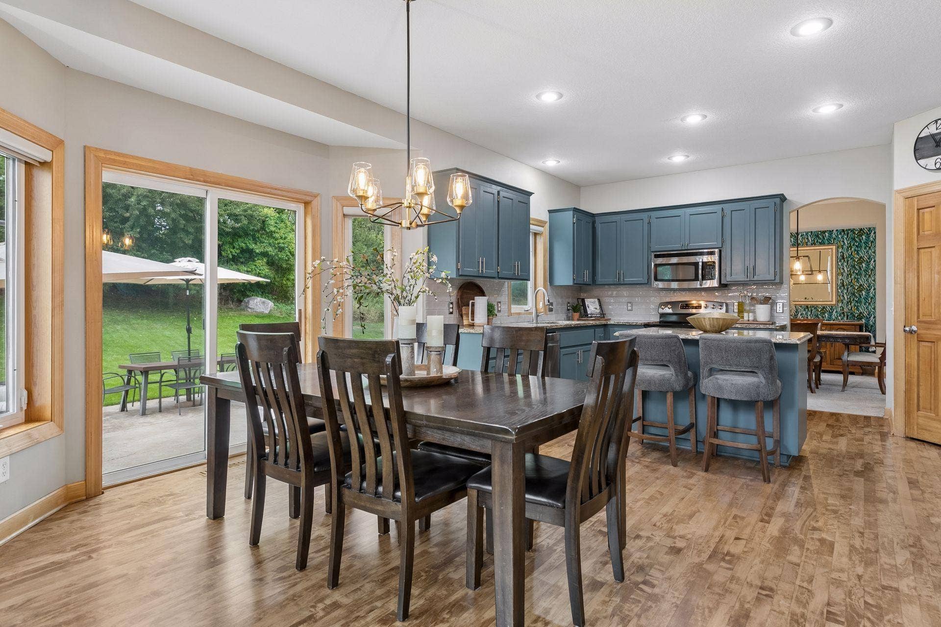 8053 Enclave Bay, Woodbury, MN 55125 8053 Enclave Bay, Woodbury, MN 55125