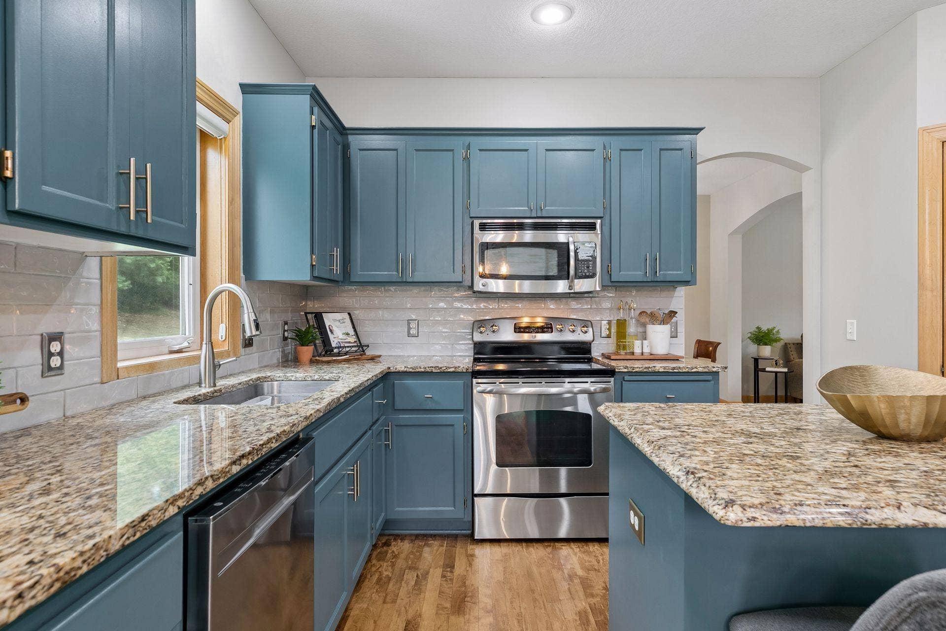 8053 Enclave Bay, Woodbury, MN 55125 8053 Enclave Bay, Woodbury, MN 55125
