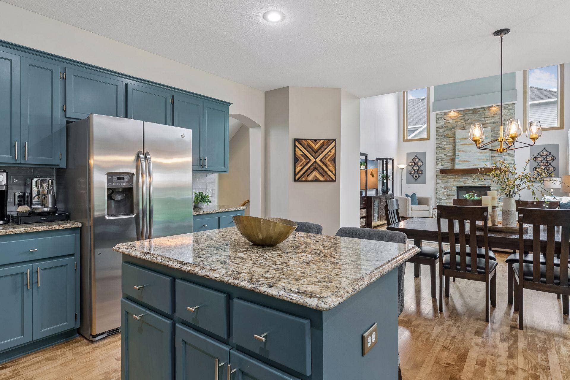 8053 Enclave Bay, Woodbury, MN 55125 8053 Enclave Bay, Woodbury, MN 55125