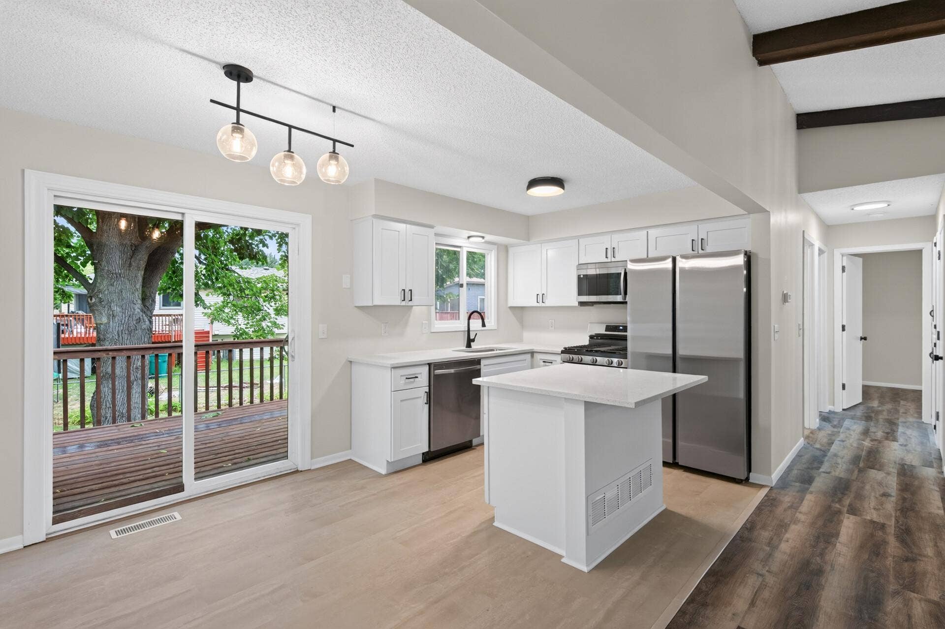8444 Brunswick Court N, Brooklyn Park, MN 55443 Stainless steel appliances!
