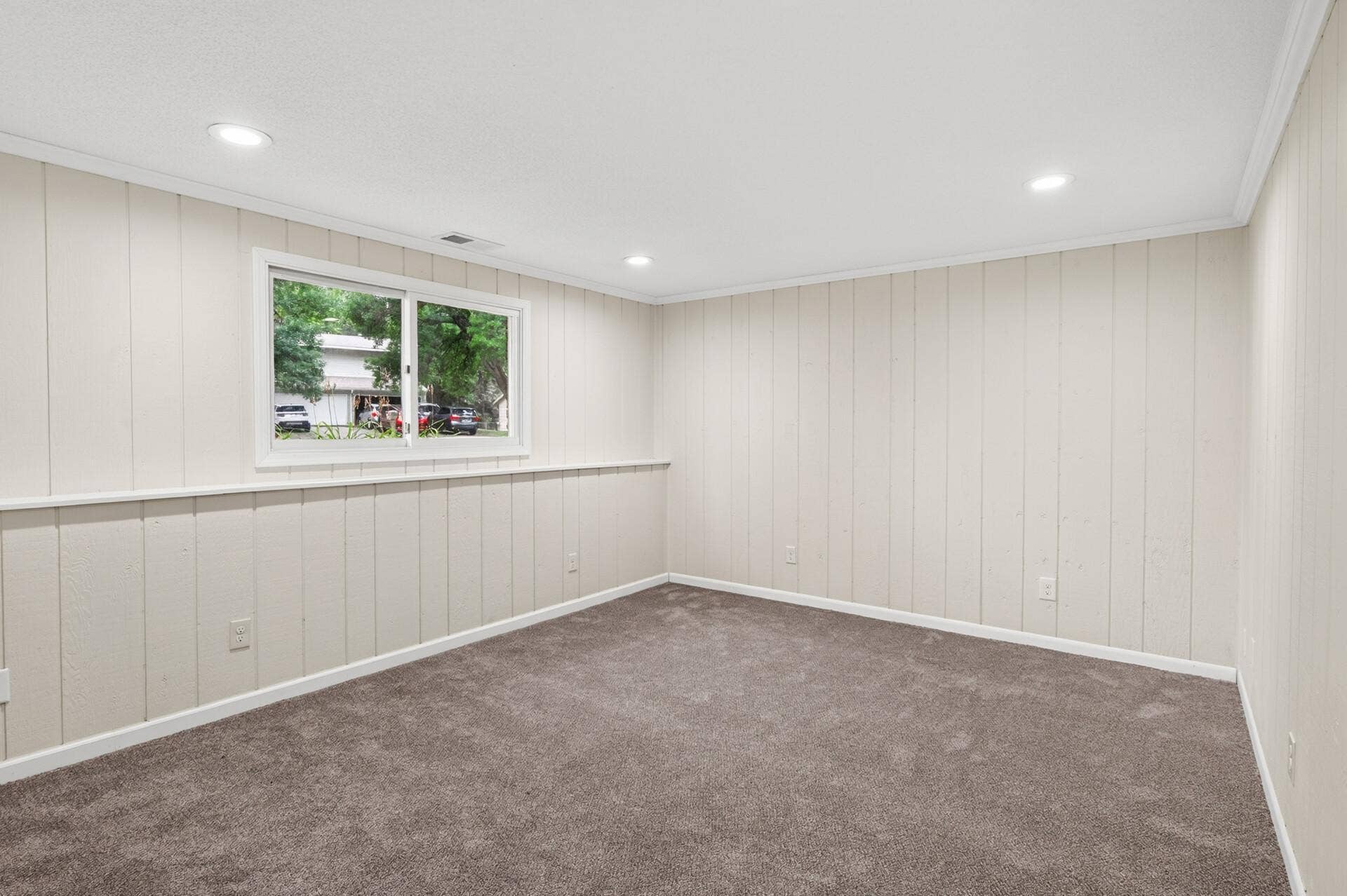 8444 Brunswick Court N, Brooklyn Park, MN 55443 Large lower level family room!
