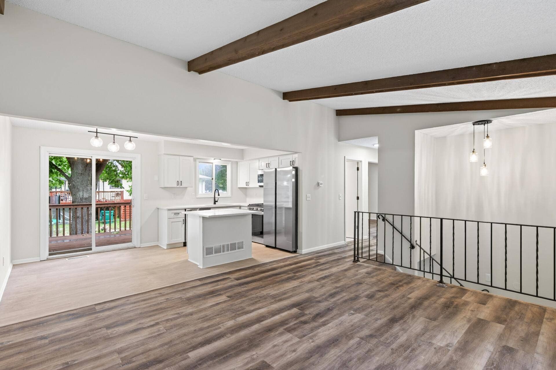 8444 Brunswick Court N, Brooklyn Park, MN 55443 Fully renovated kitchen!