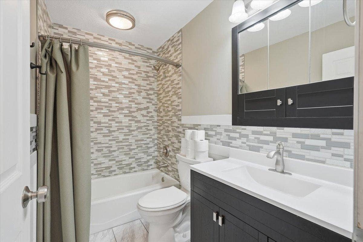 14-Bath 1.jpg