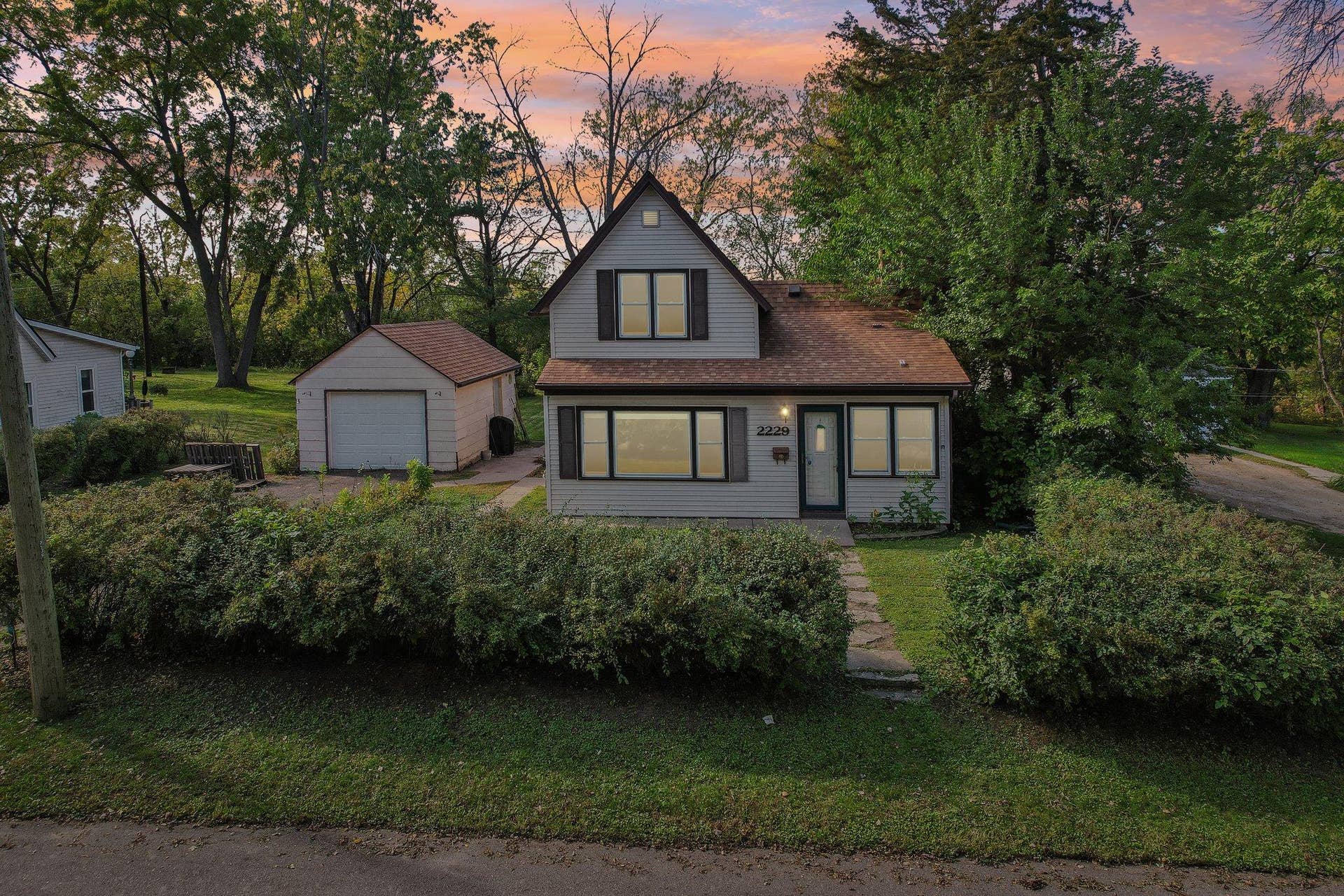 2229 Oak Hill Place, North Saint Paul, MN 55109 1-web-or-mls-VT-0610-1.jpg