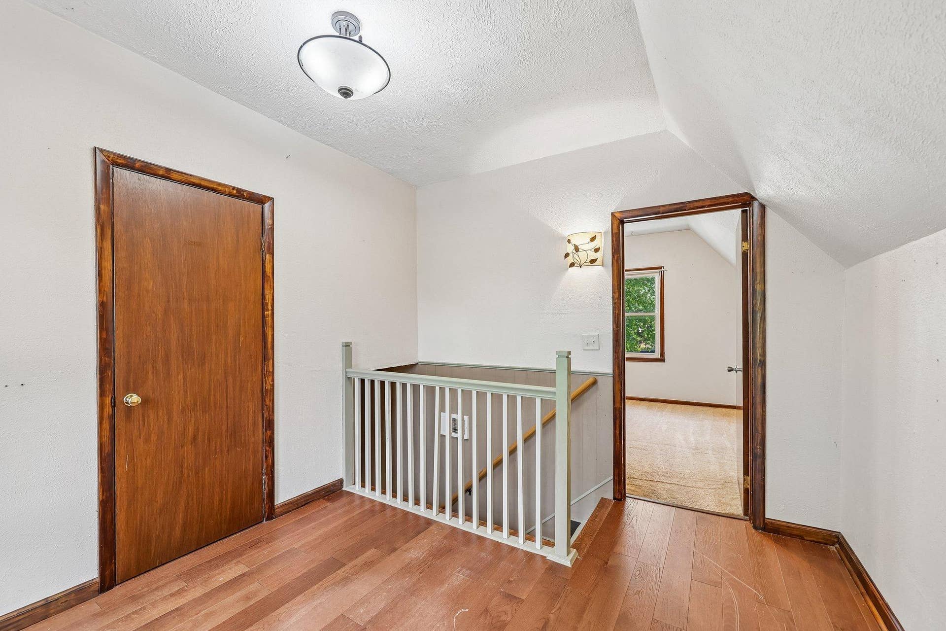 2229 Oak Hill Place, North Saint Paul, MN 55109 30-web-or-mls-Oak Hill Pl-S0610-028.jpg