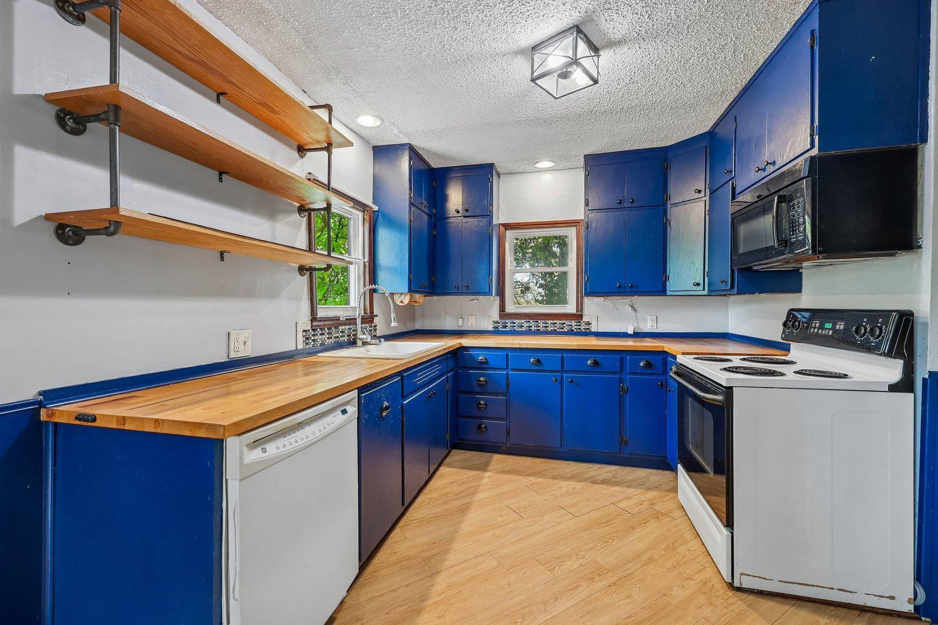 2229 Oak Hill Place, North Saint Paul, MN 55109 17-web-or-mls-Oak Hill Pl-S0610-015.jpg