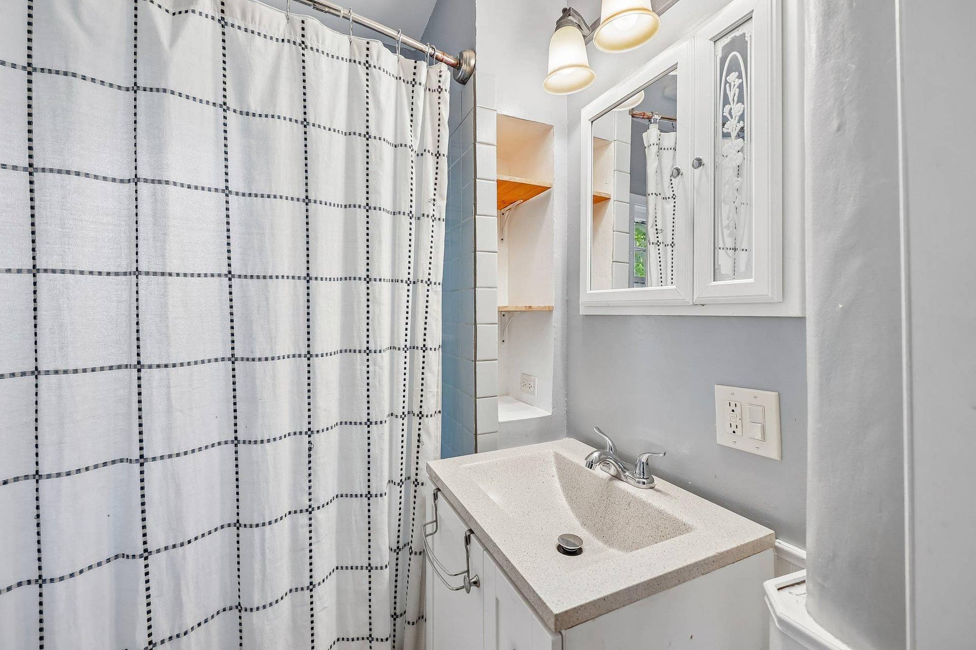 2229 Oak Hill Place, North Saint Paul, MN 55109 27-web-or-mls-Oak Hill Pl-S0610-025.jpg