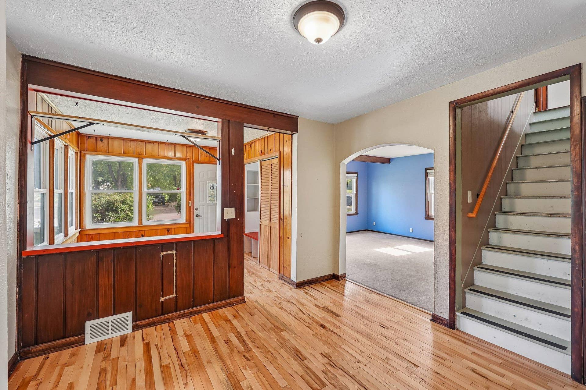 2229 Oak Hill Place, North Saint Paul, MN 55109 13-web-or-mls-Oak Hill Pl-S0610-011.jpg