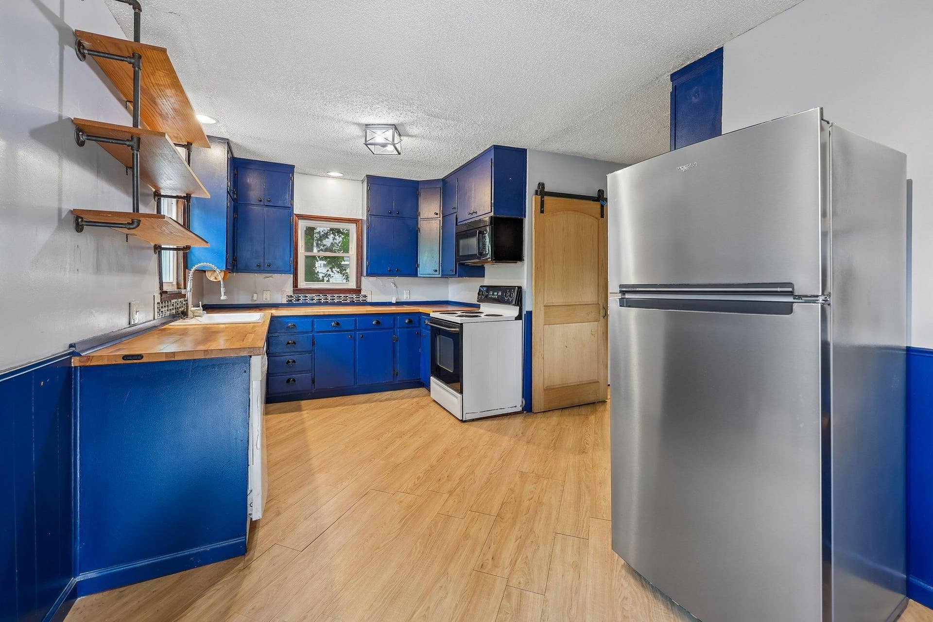 2229 Oak Hill Place, North Saint Paul, MN 55109 19-web-or-mls-Oak Hill Pl-S0610-017.jpg