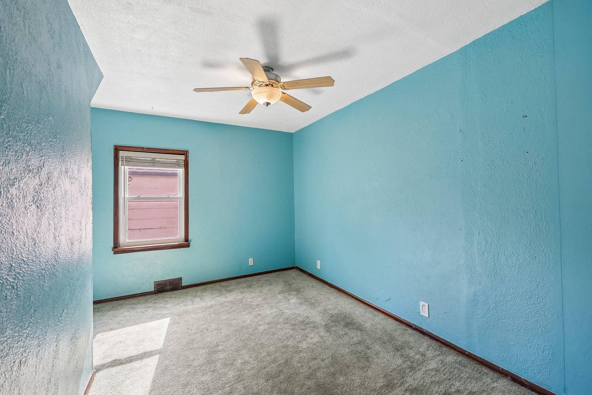 2229 Oak Hill Place, North Saint Paul, MN 55109 23-web-or-mls-Oak Hill Pl-S0610-021.jpg