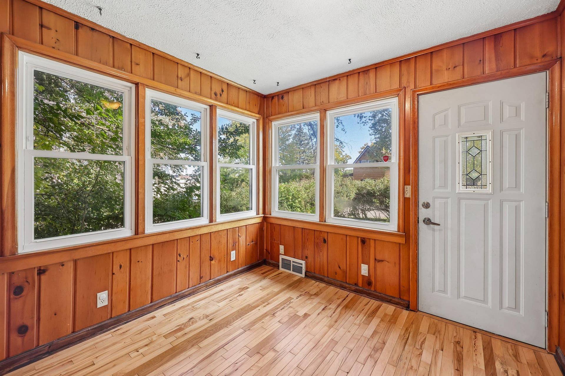 2229 Oak Hill Place, North Saint Paul, MN 55109 10-web-or-mls-Oak Hill Pl-S0610-008.jpg