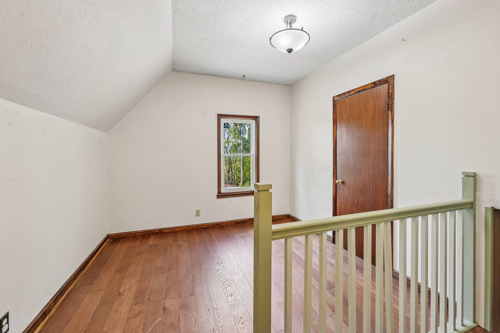 2229 Oak Hill Place, North Saint Paul, MN 55109 29-web-or-mls-Oak Hill Pl-S0610-027.jpg