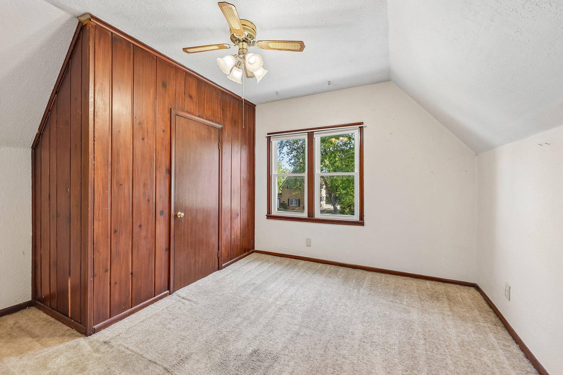 2229 Oak Hill Place, North Saint Paul, MN 55109 31-web-or-mls-Oak Hill Pl-S0610-029.jpg