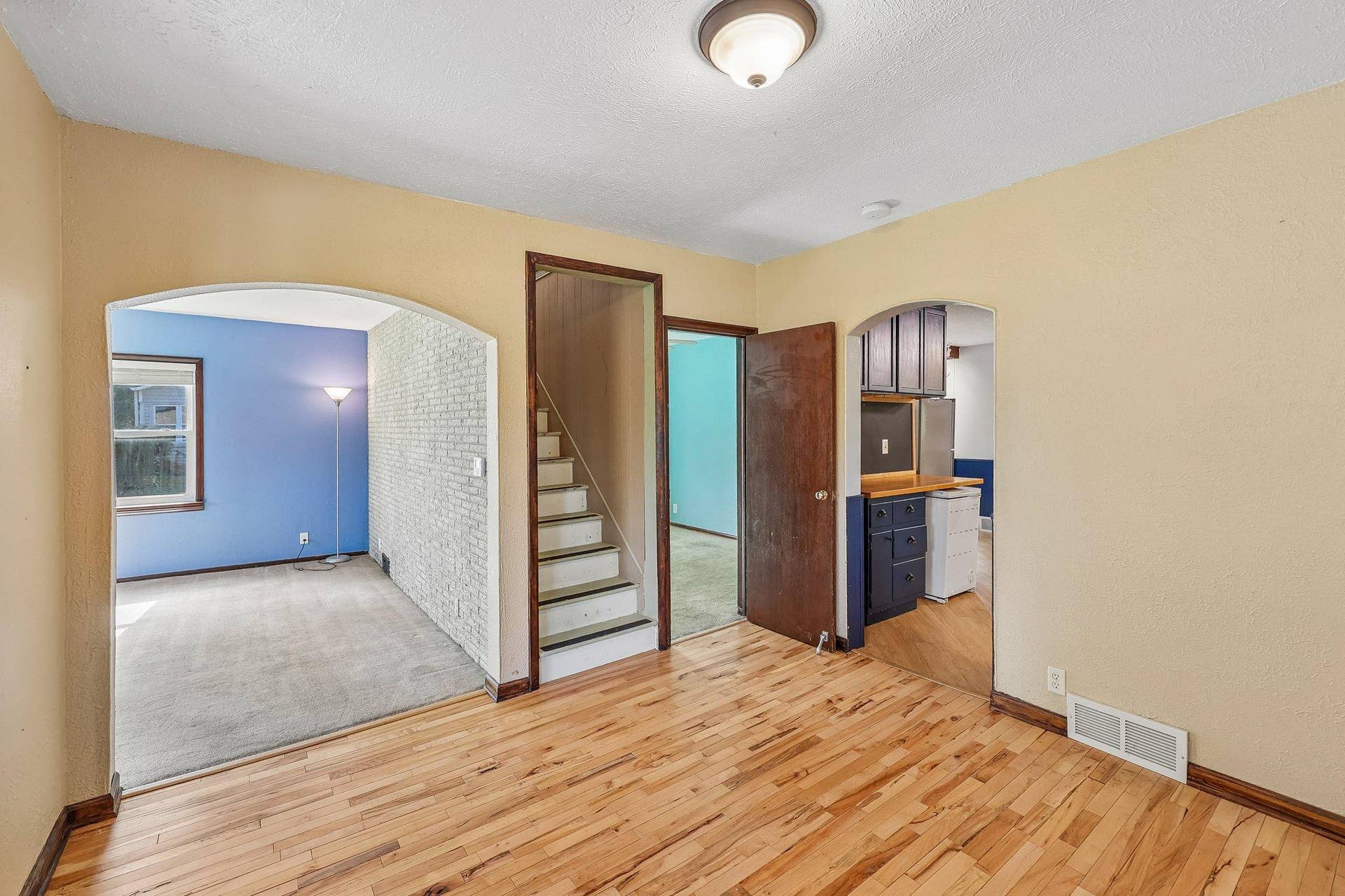2229 Oak Hill Place, North Saint Paul, MN 55109 12-web-or-mls-Oak Hill Pl-S0610-010.jpg