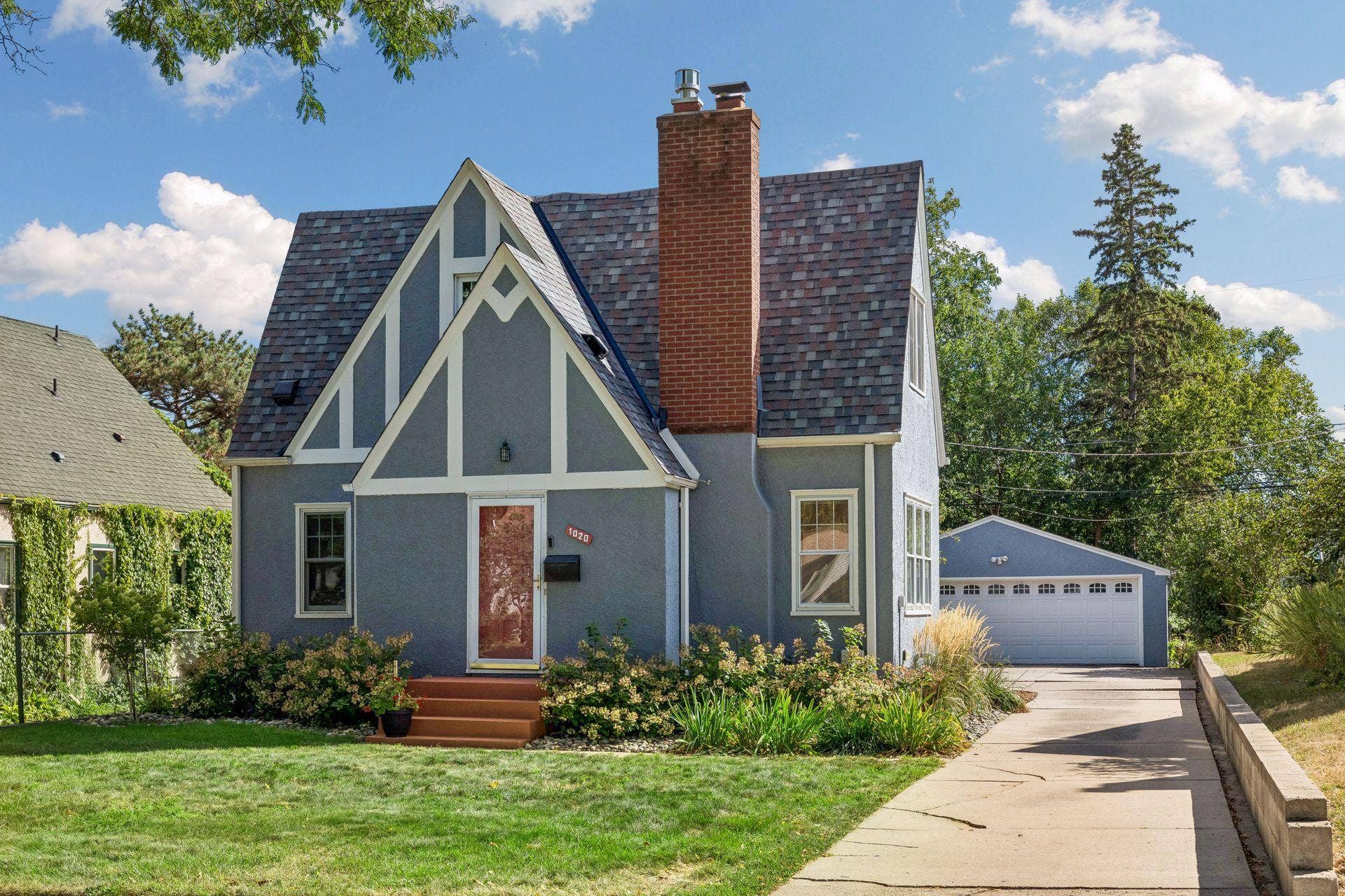 1020 Hoyt Avenue W, 89, Saint Paul, MN 55117 Welcome to 1020 Hoyt Avenue West in high demand Como Park! Beautiful curb appeal with new exterior paint and roof in 2022.