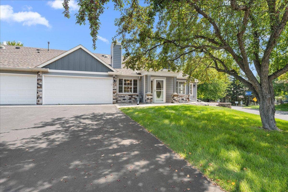 9961 Tamarack Cove, Woodbury, MN 55125 04-SNY03060.jpg