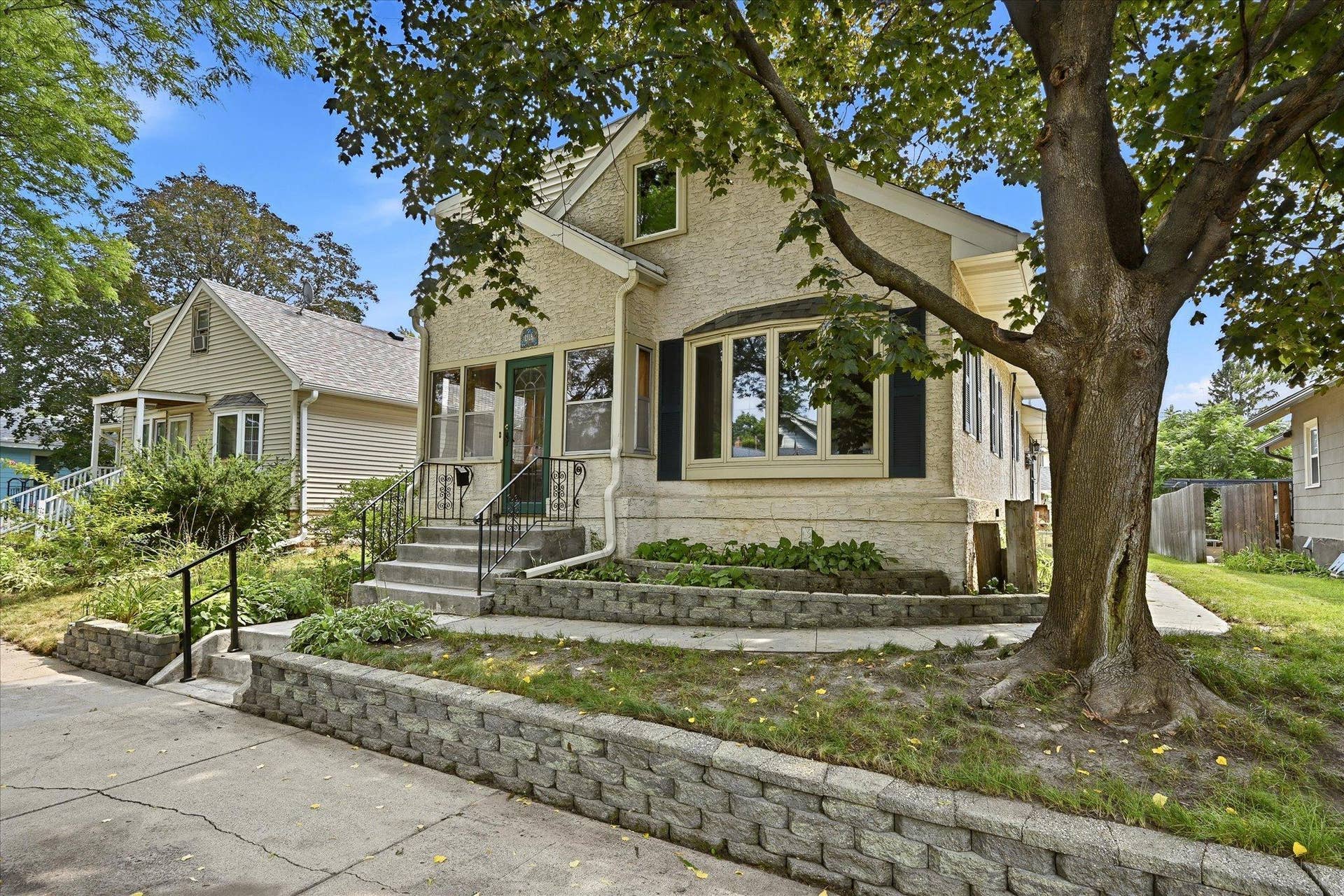 03-1918 Clear Ave E [3293859]- 003.jpg