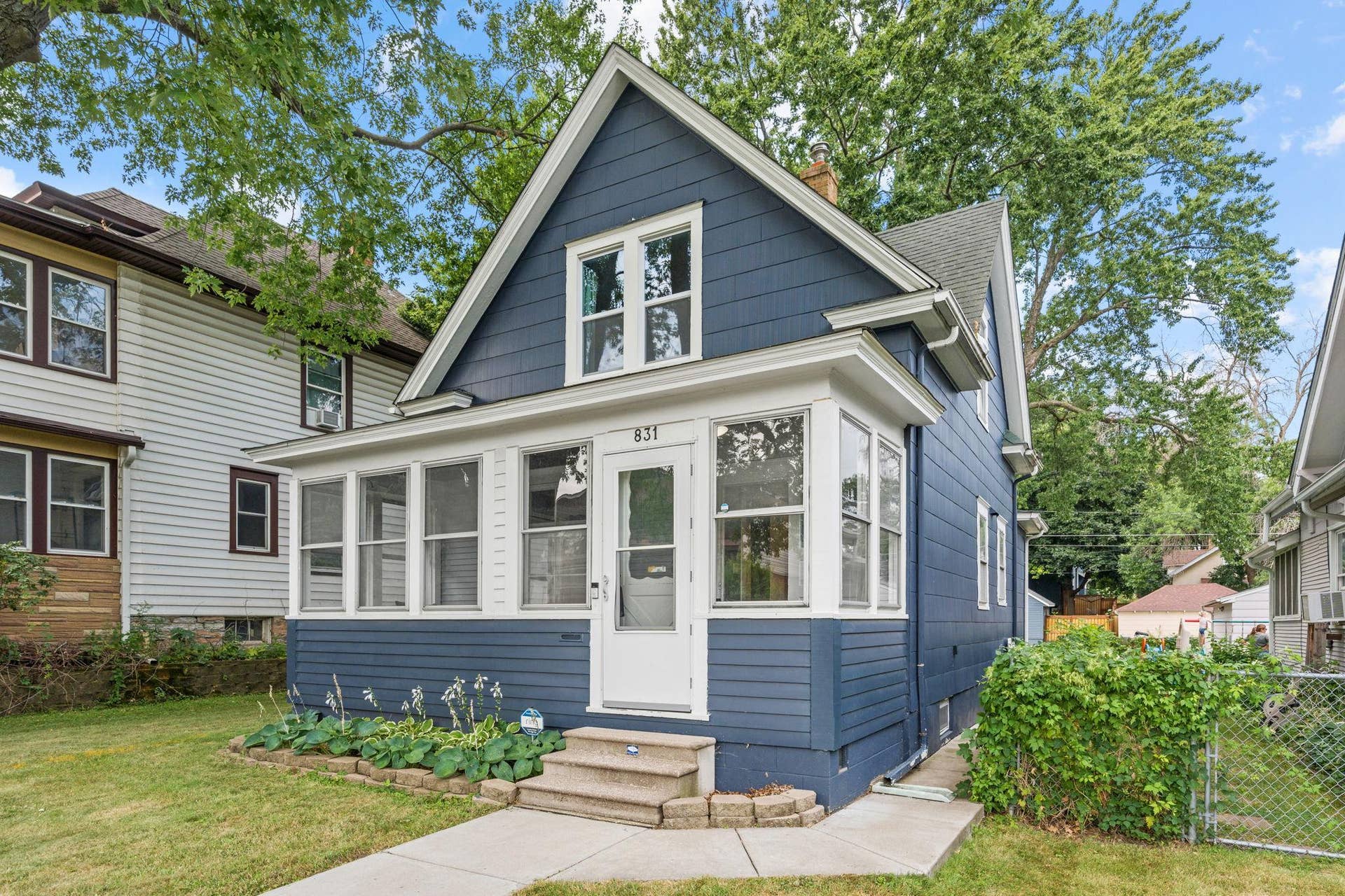 831 Smith Avenue S, 104, Saint Paul, MN 55107 Welcome Home, too good to be true!