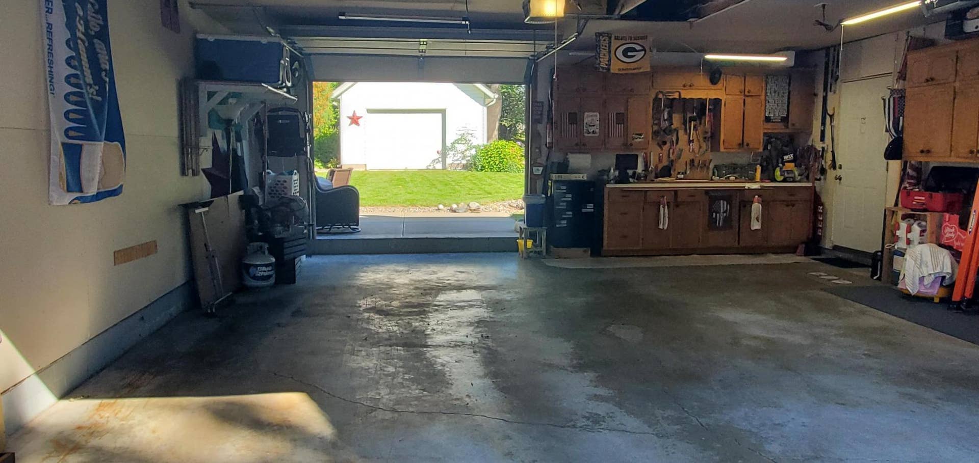 198 Ferndale Street N, Maplewood, MN 55119 garage.jpg