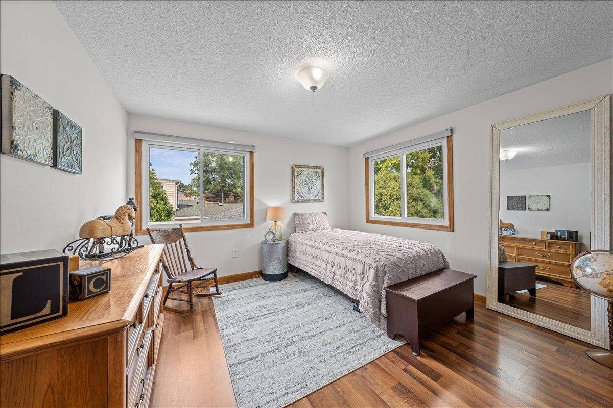 198 Ferndale Street N, Maplewood, MN 55119 37-SNY03045.jpg