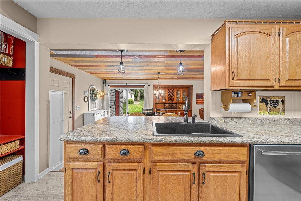 198 Ferndale Street N, Maplewood, MN 55119 19-SNY02964.jpg