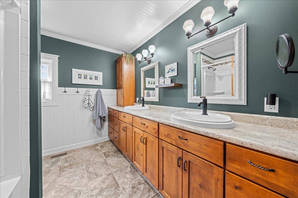 198 Ferndale Street N, Maplewood, MN 55119 33-SNY03027.jpg