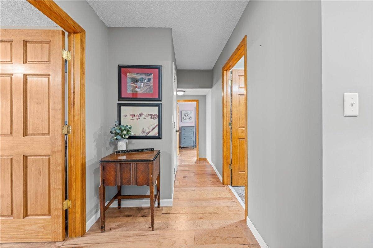 198 Ferndale Street N, Maplewood, MN 55119 32-SNY03024.jpg