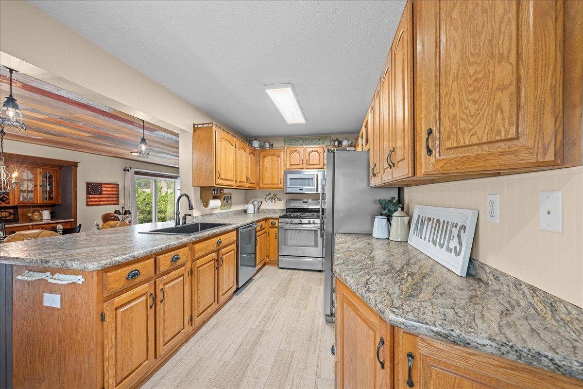 198 Ferndale Street N, Maplewood, MN 55119 16-SNY02955.jpg
