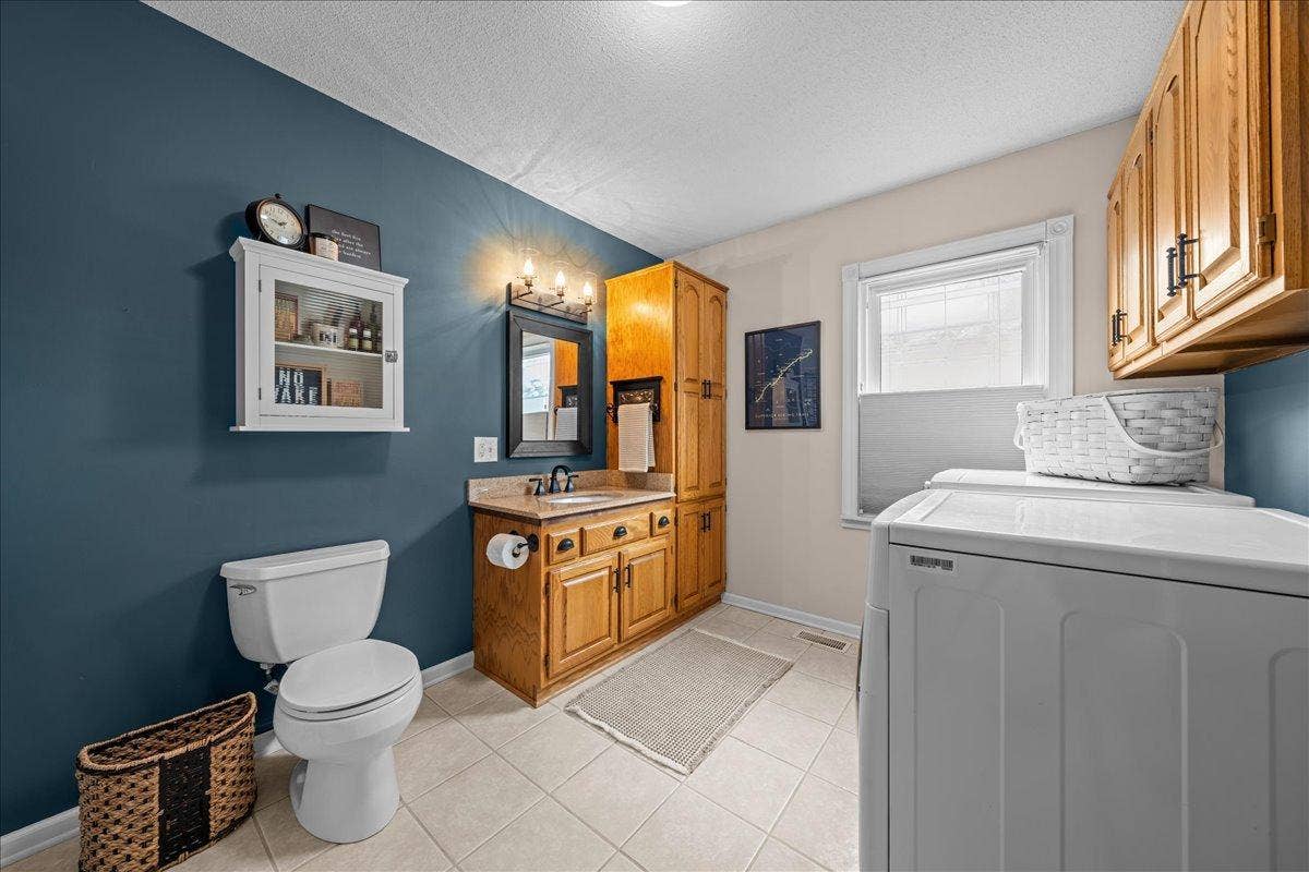 198 Ferndale Street N, Maplewood, MN 55119 11-SNY02943.jpg