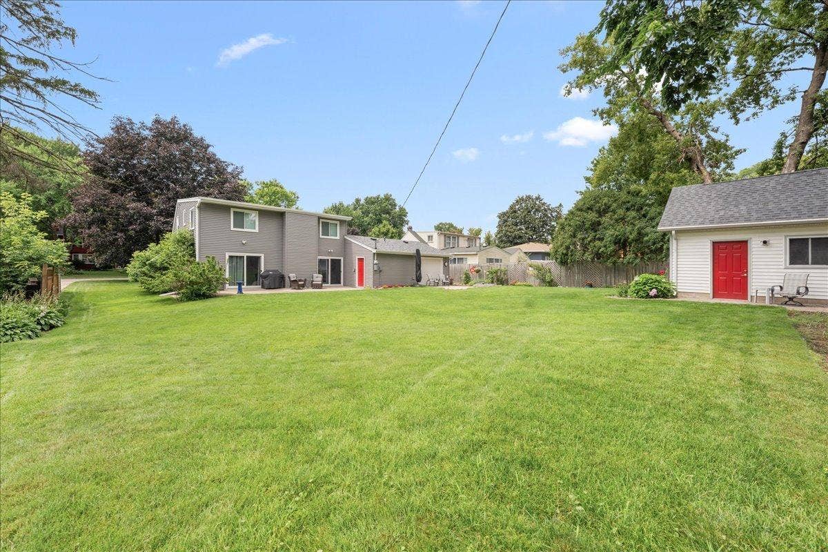 198 Ferndale Street N, Maplewood, MN 55119 45-SNY00084.jpg