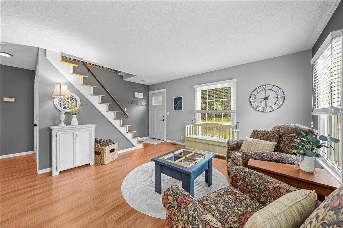 198 Ferndale Street N, Maplewood, MN 55119 07-SNY02919.jpg