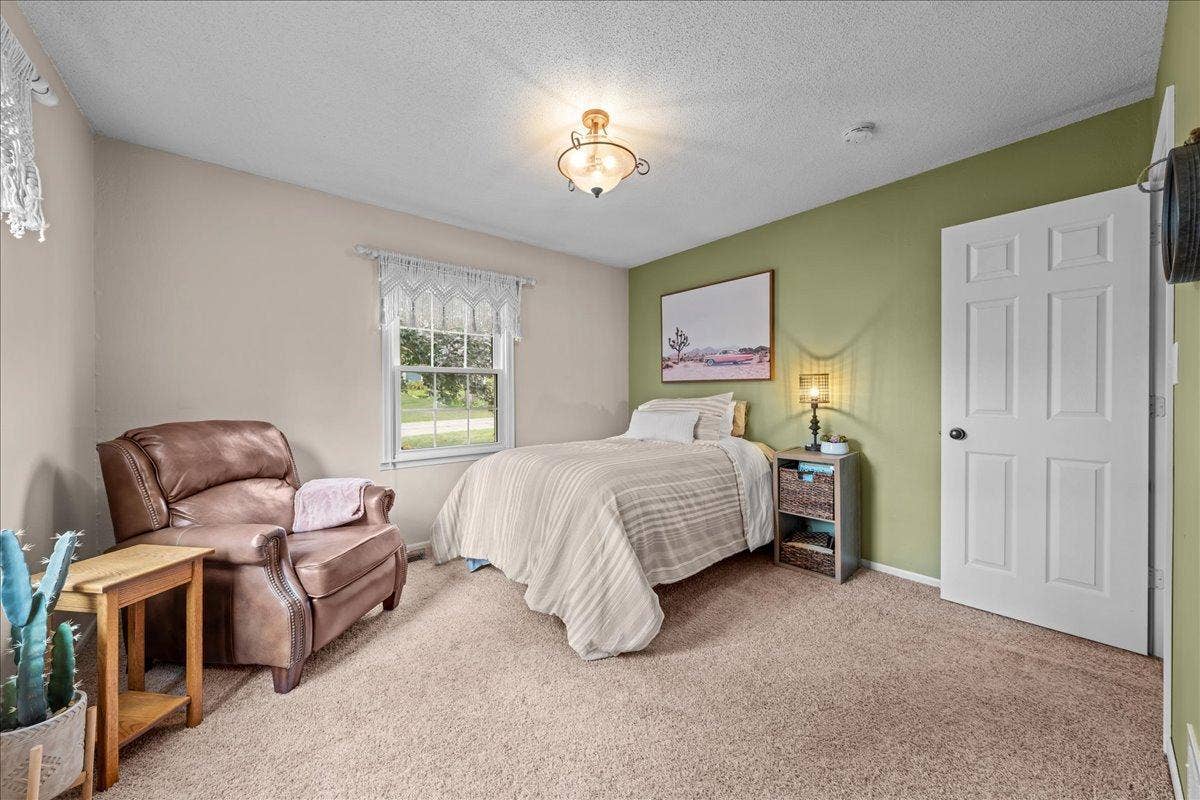 198 Ferndale Street N, Maplewood, MN 55119 10-SNY02940.jpg