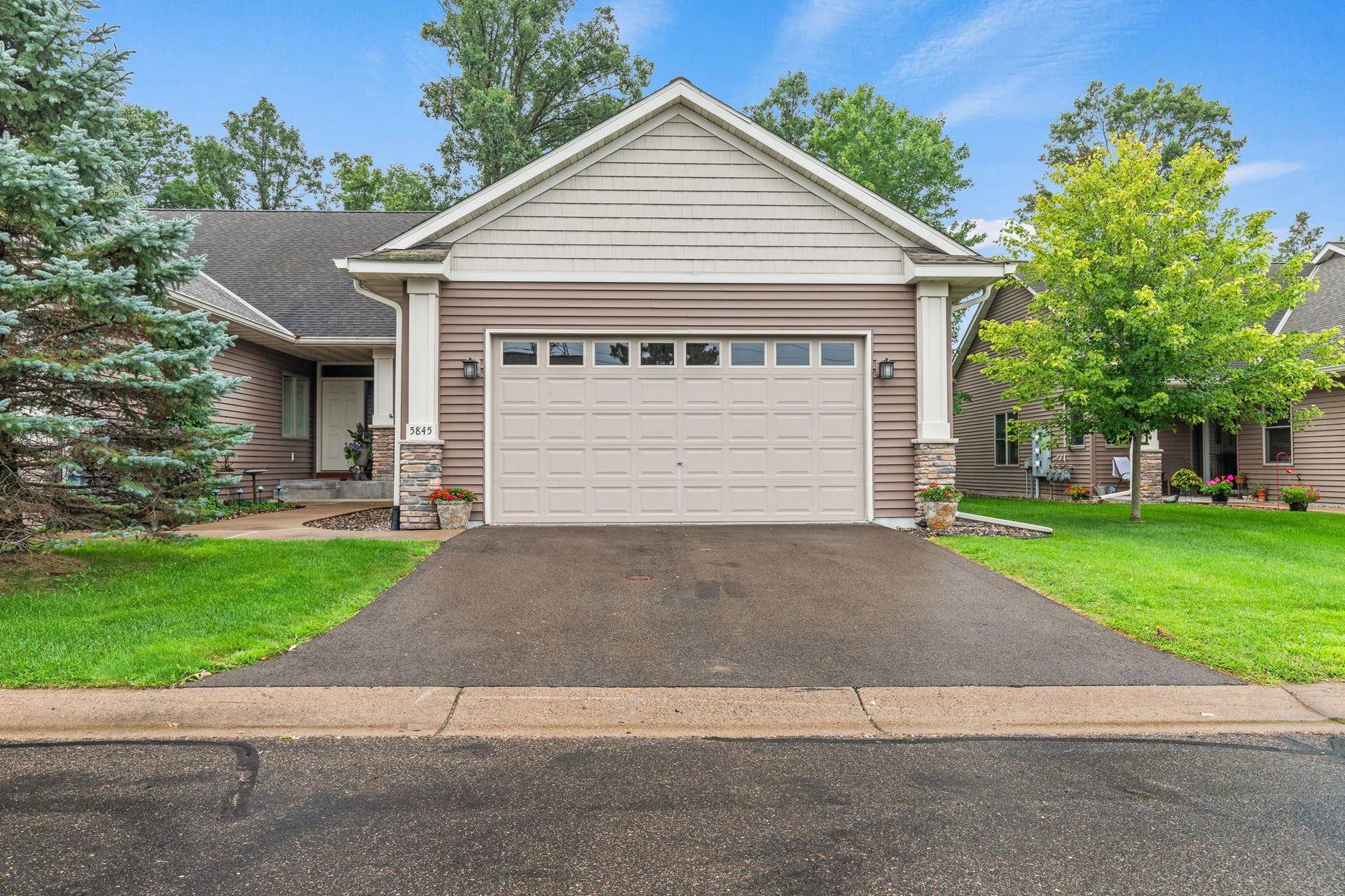 5845 Oakgreen Court N, Stillwater, MN 55082 2-web-or-mls-5845 Oakgreen Court North Stillwater-3.jpg