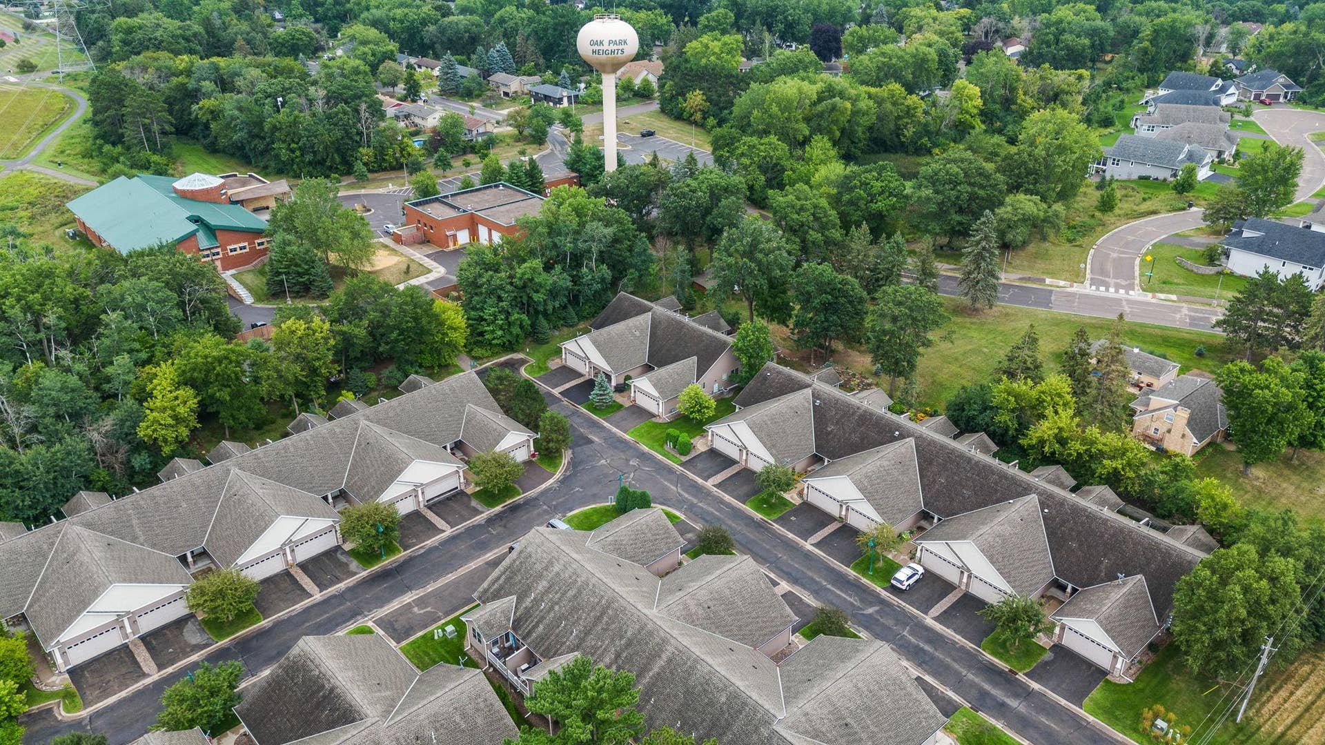 5845 Oakgreen Court N, Stillwater, MN 55082 34-web-or-mls-5845 Oakgreen Court North Stillwater-9.jpg