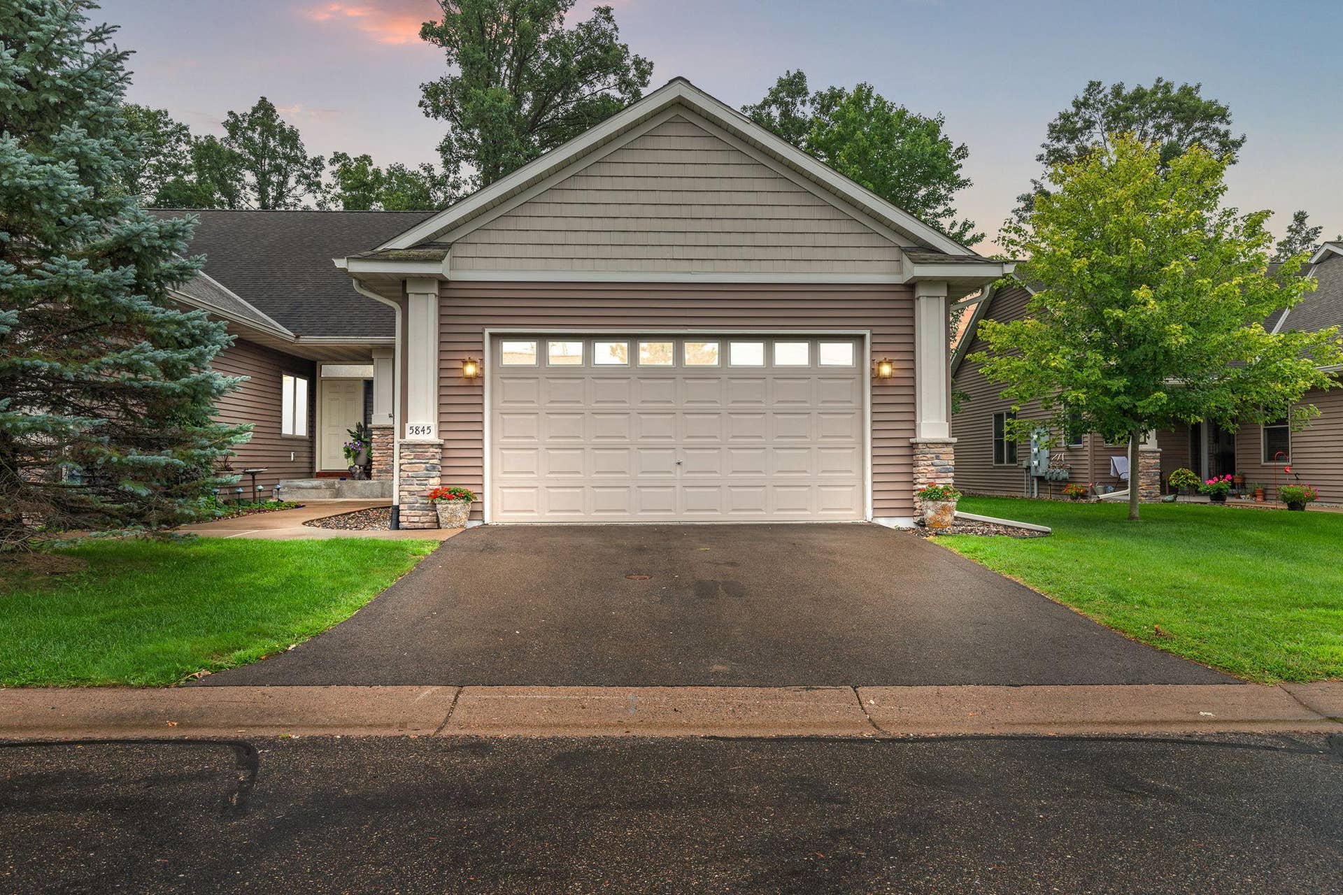 5845 Oakgreen Court N, Stillwater, MN 55082 1-web-or-mls-5845 Oakgreen Court North Stillwater-4.jpg